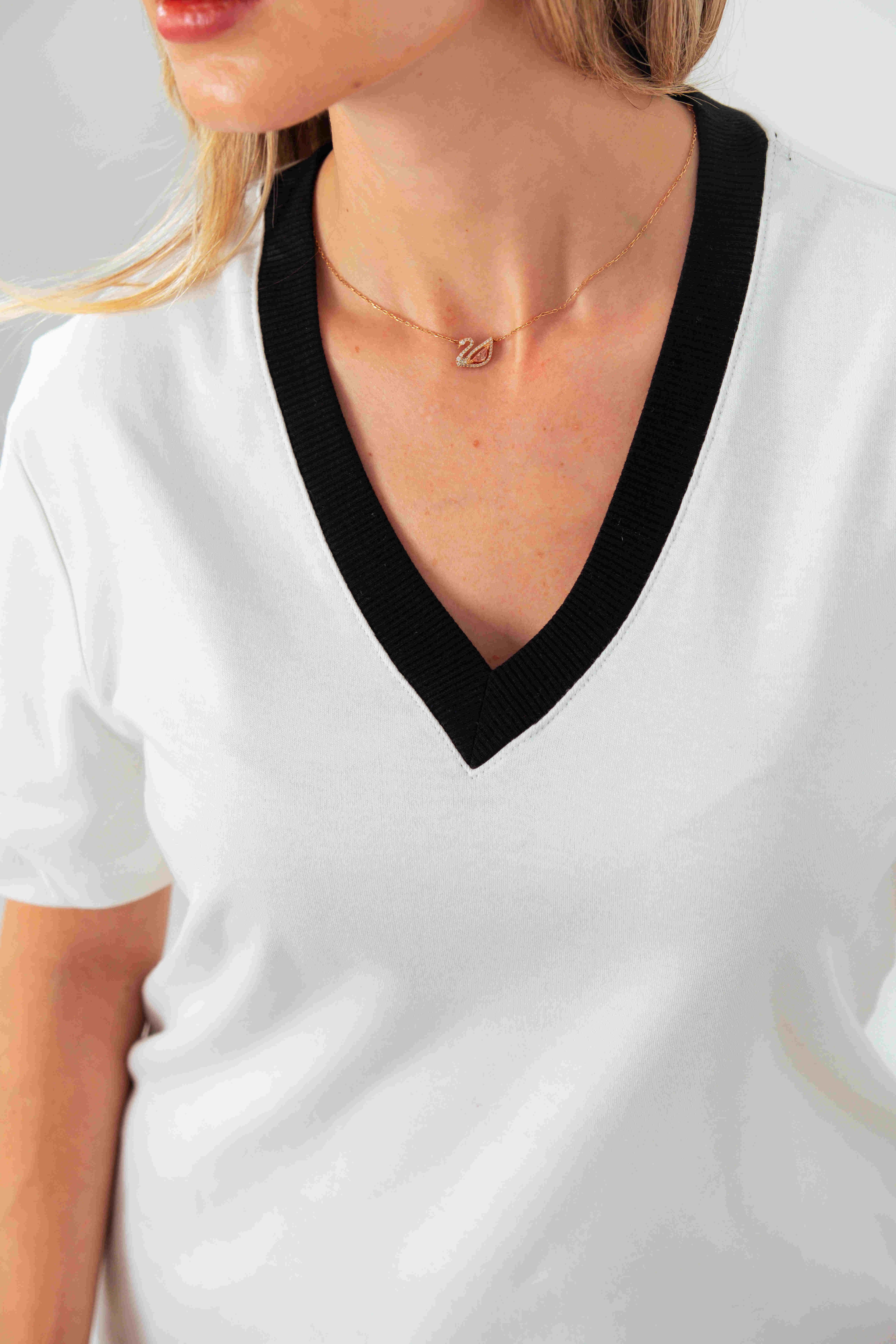 Siyah Ribanalı V Yaka T-shirt