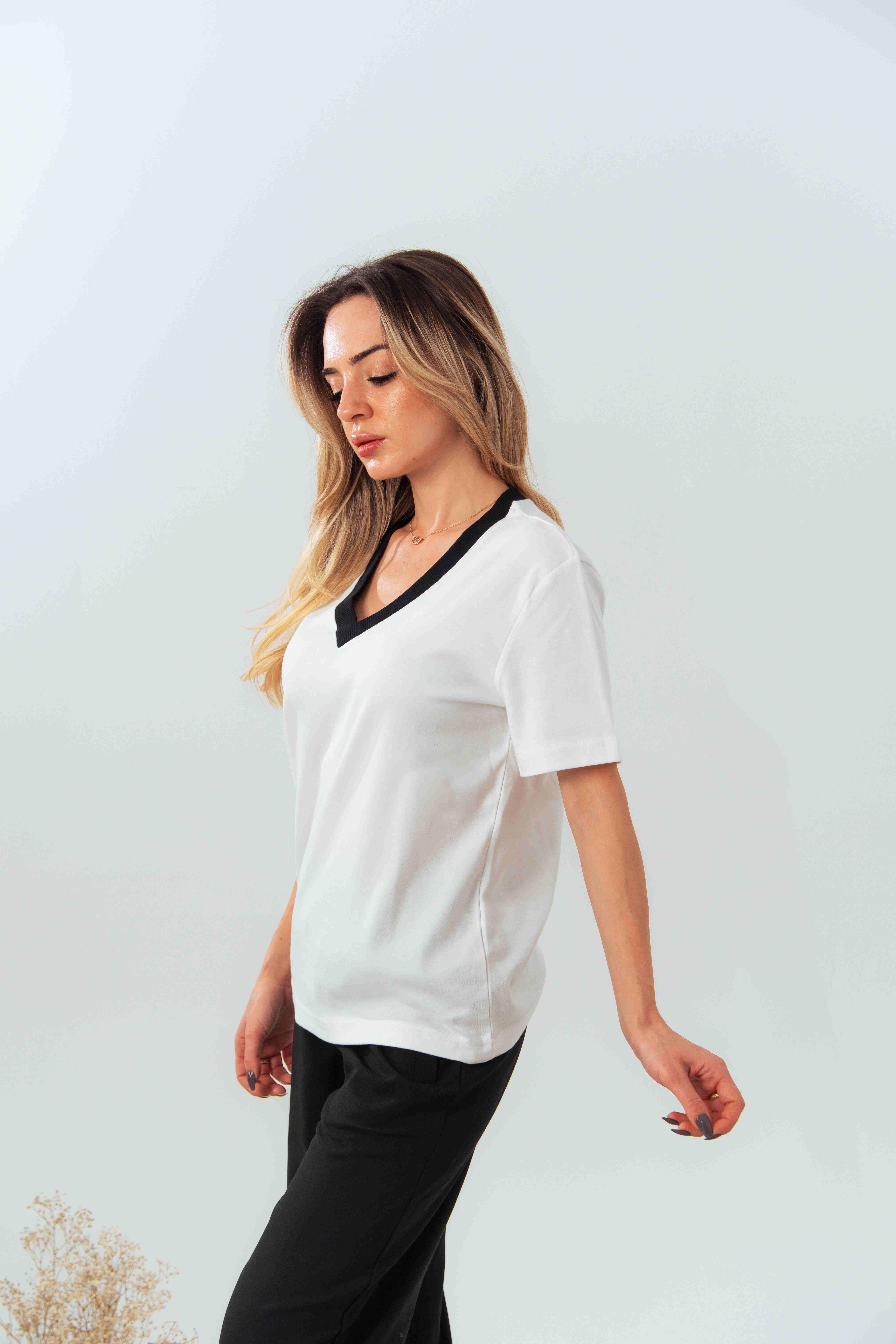 Siyah Ribanalı V Yaka T-shirt