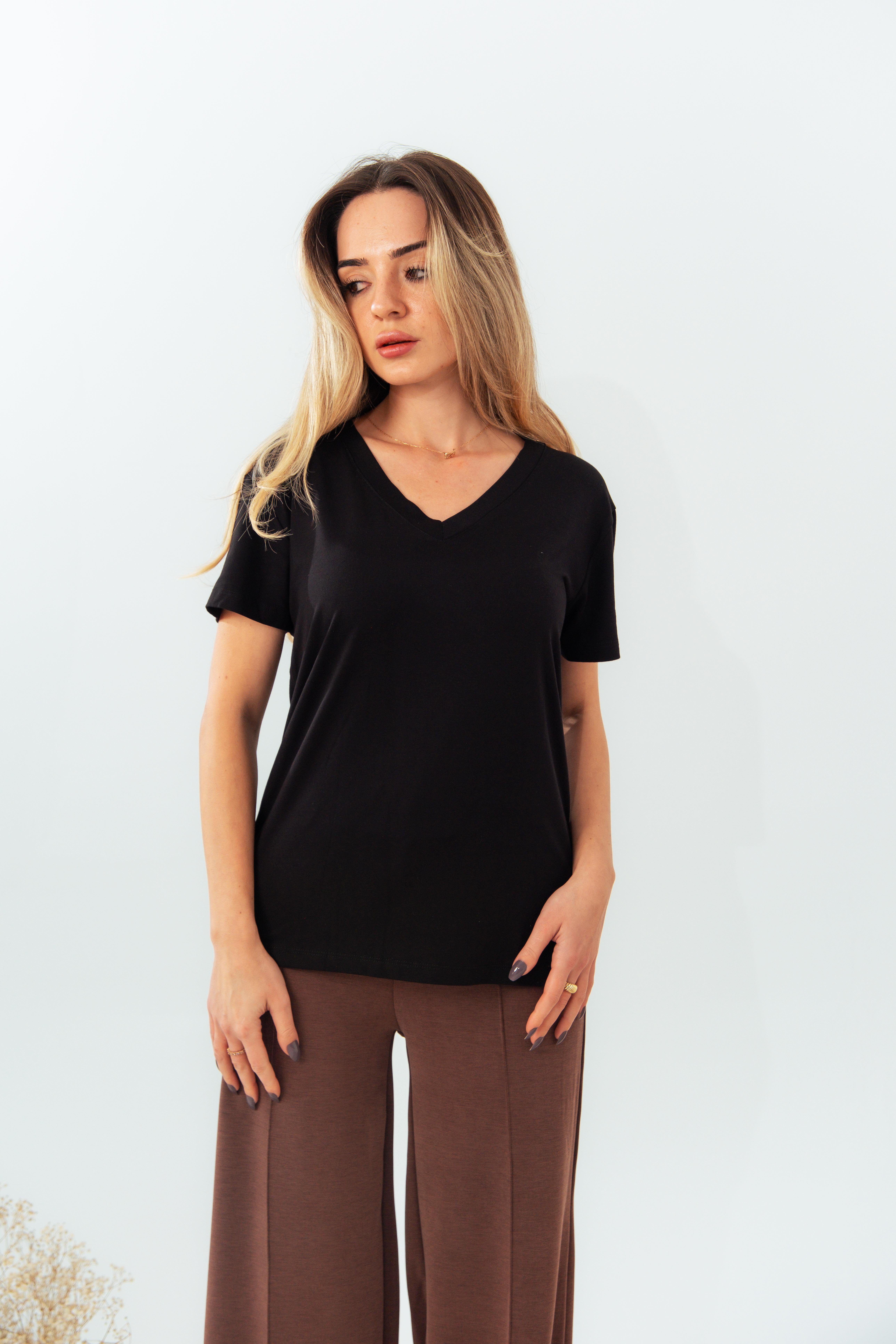 Siyah V Yaka Basic T-shirt