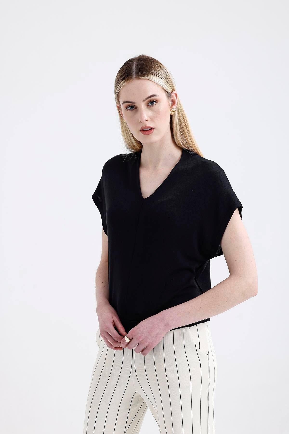 V Yaka Triko T-Shirt