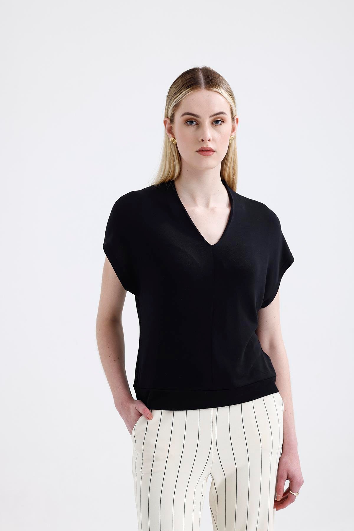 V Yaka Triko T-Shirt
