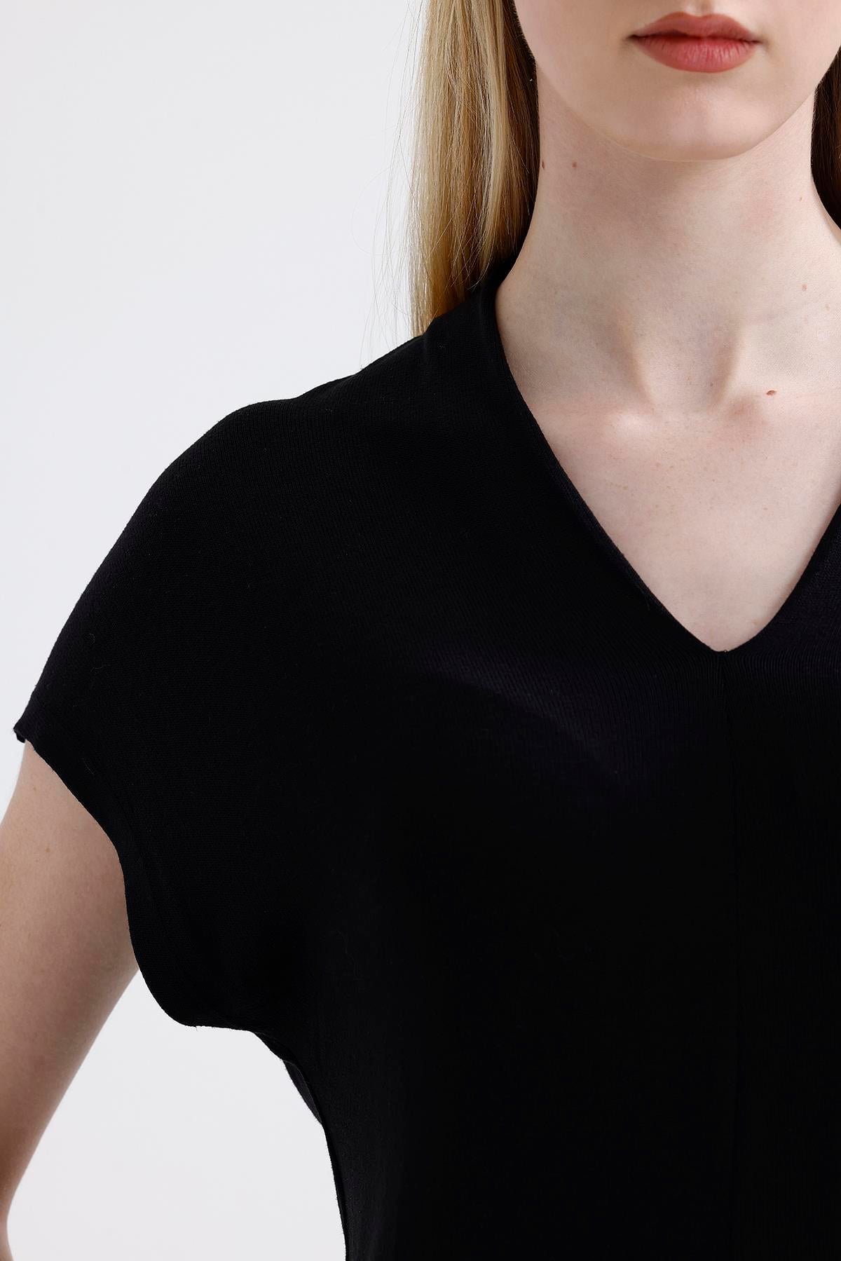 V Yaka Triko T-Shirt