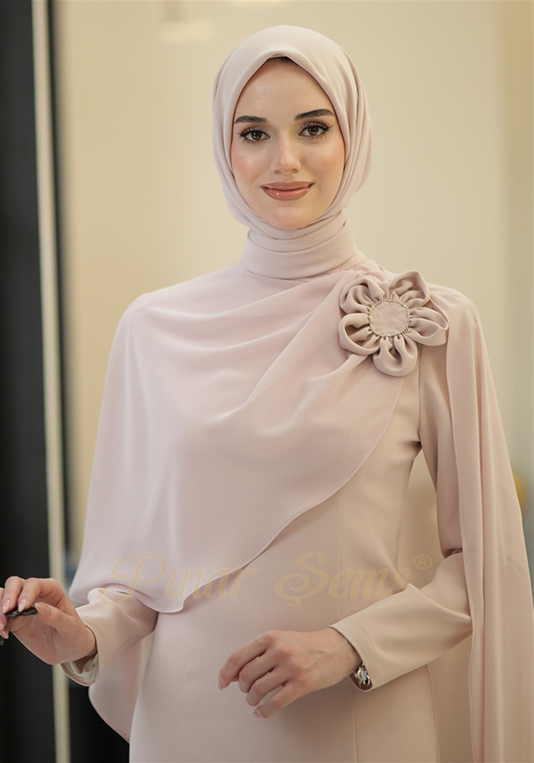 Pınar Şems Özgün Abiye Pudra
