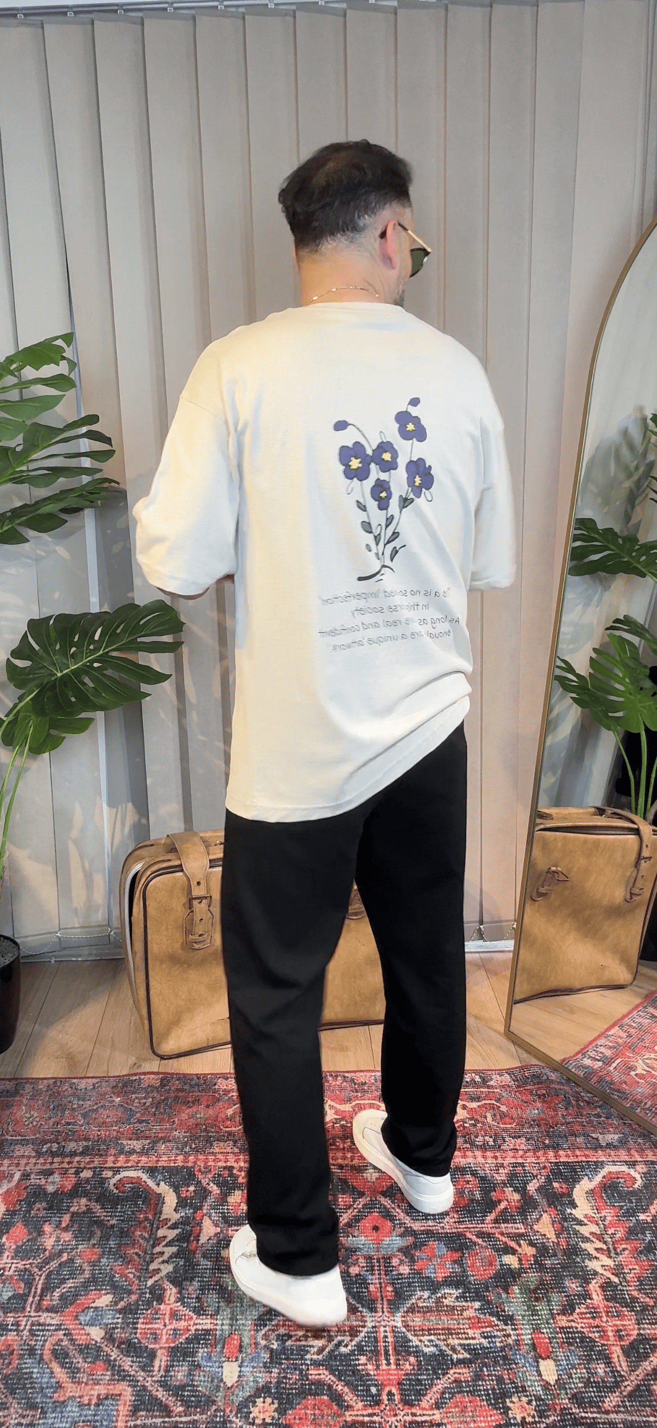 Çiçek Desenli Oversize bej tişört