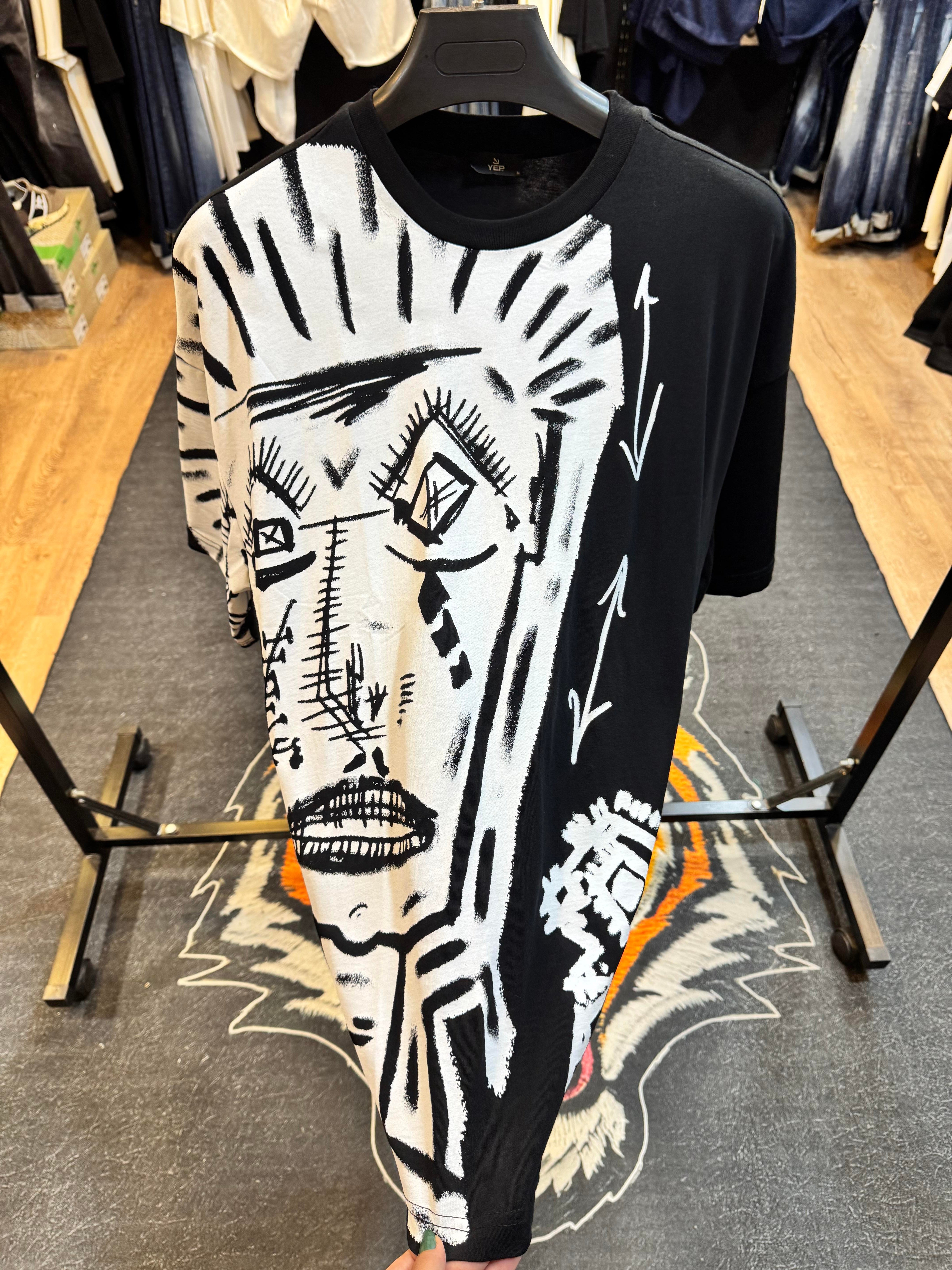 Siyah Baskılı Oversize Tişört