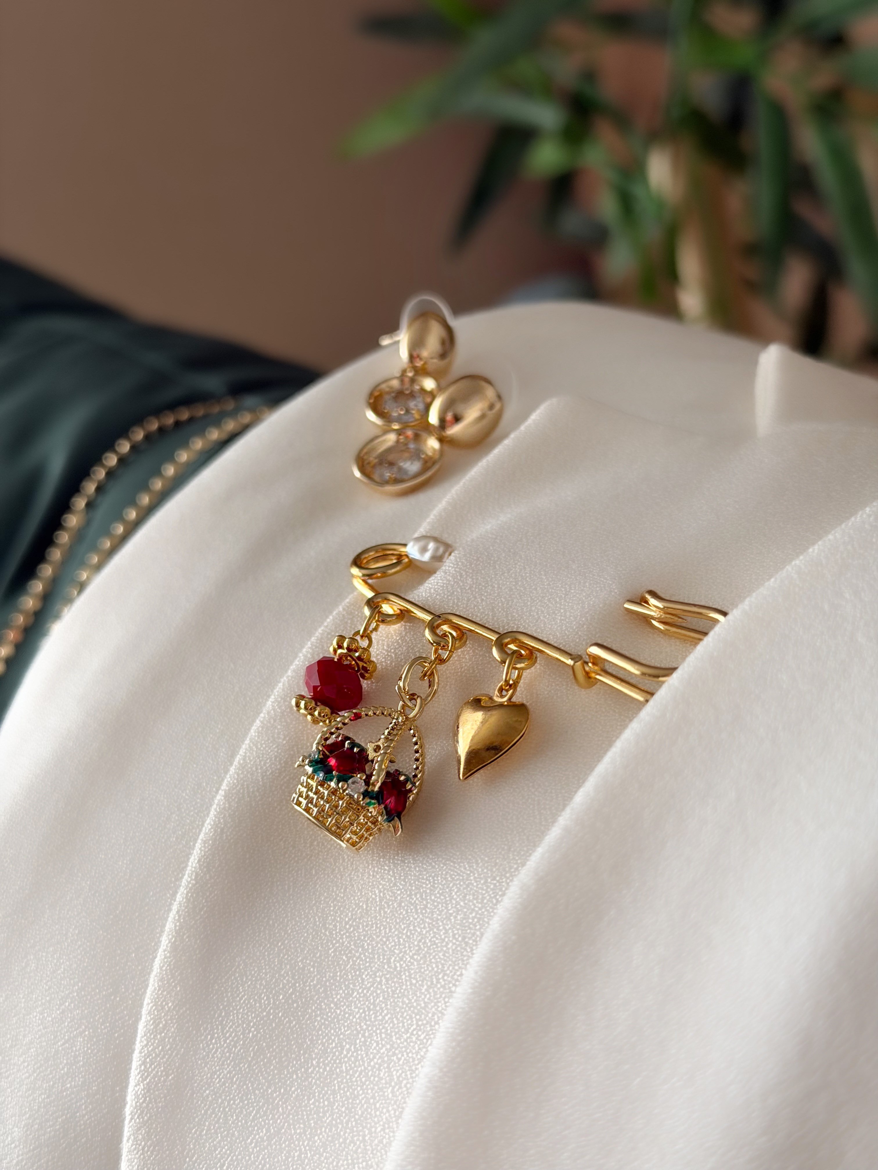 Nar Sepeti Charm Broş