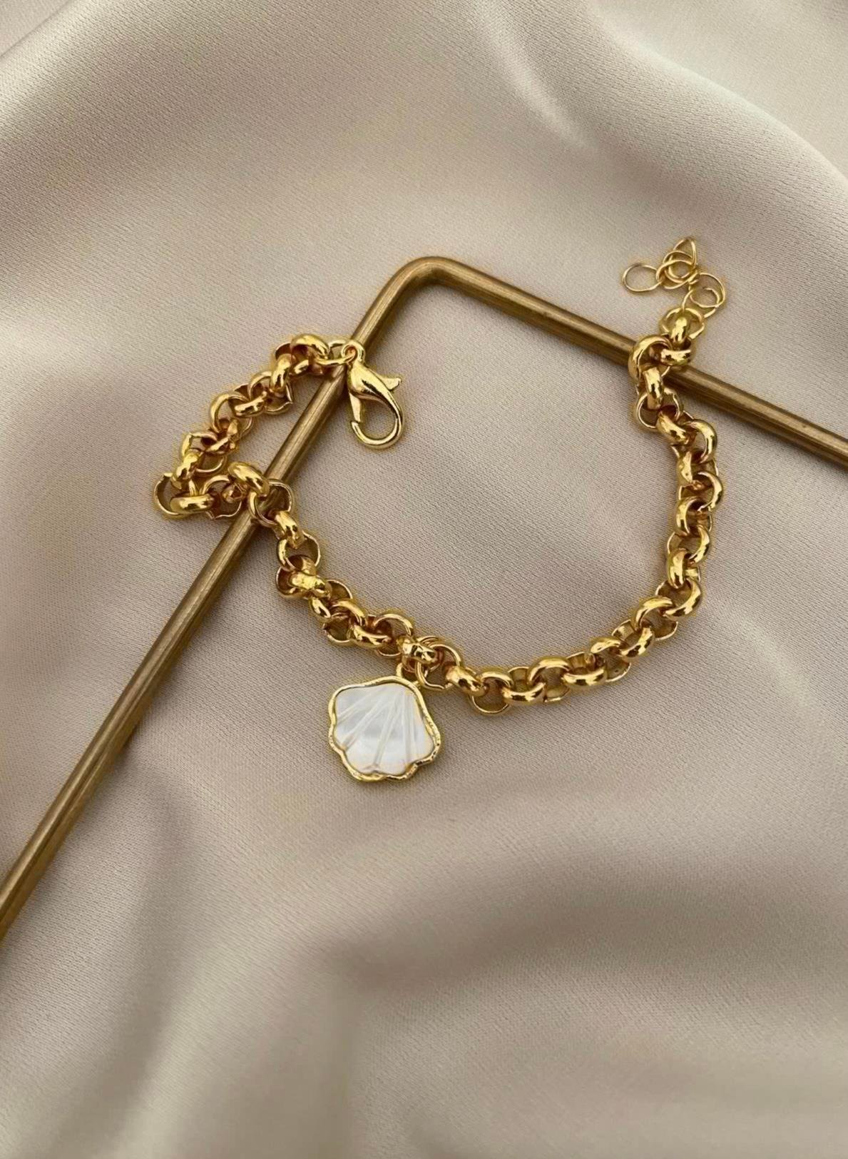 Sedef İstiridye Charm Bileklik