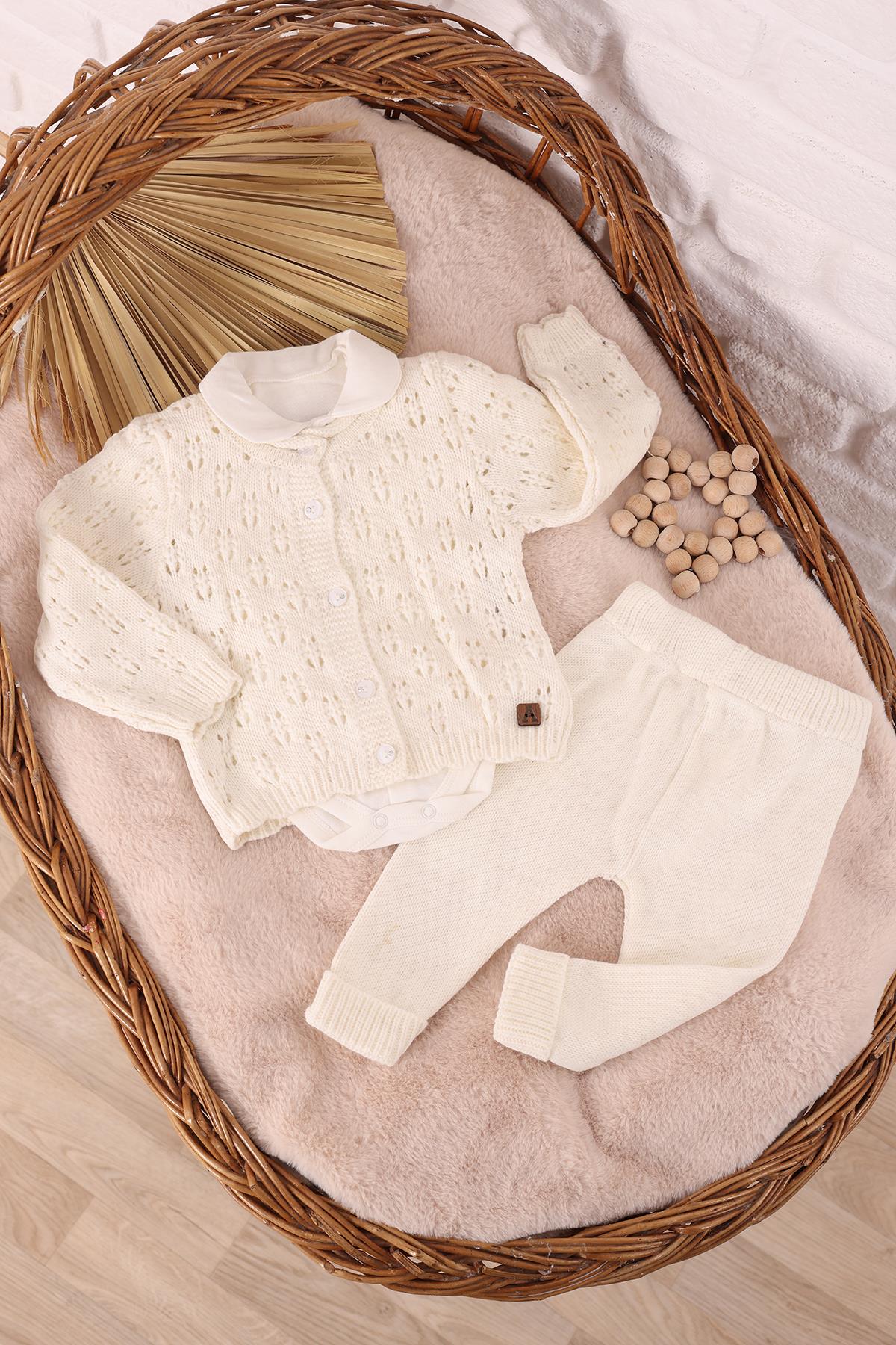 Kız Bebek TakımEkru Örme Triko Bebek 3'lü Takım - Unisex Body'li Kışlık Set