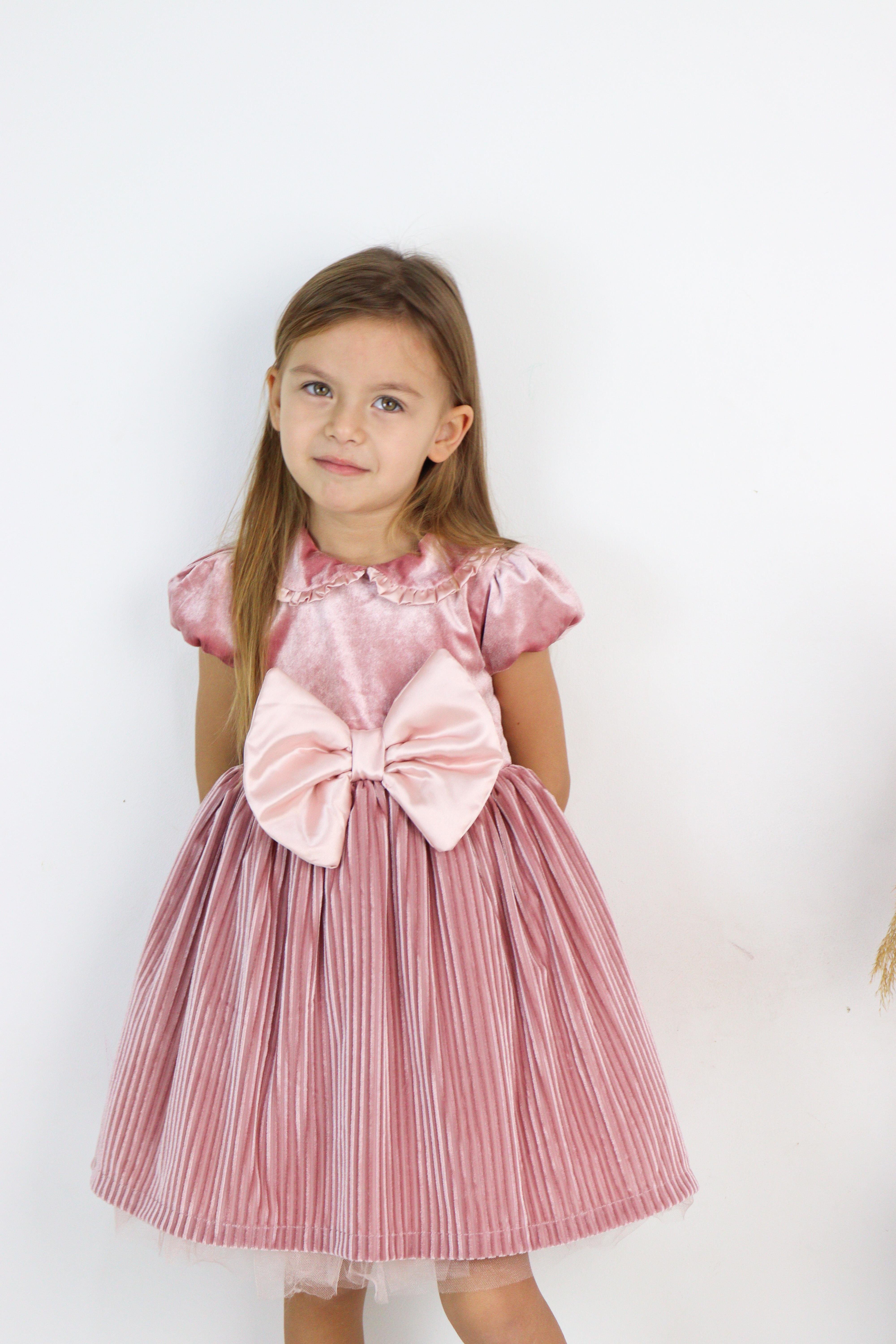 Kız Çocuk ElbiseRuby Velvet Bow Kadife Plise Fiyonk Detaylı Yılbaşı Kız Çocuk Elbisesi (1–5 Yaş)