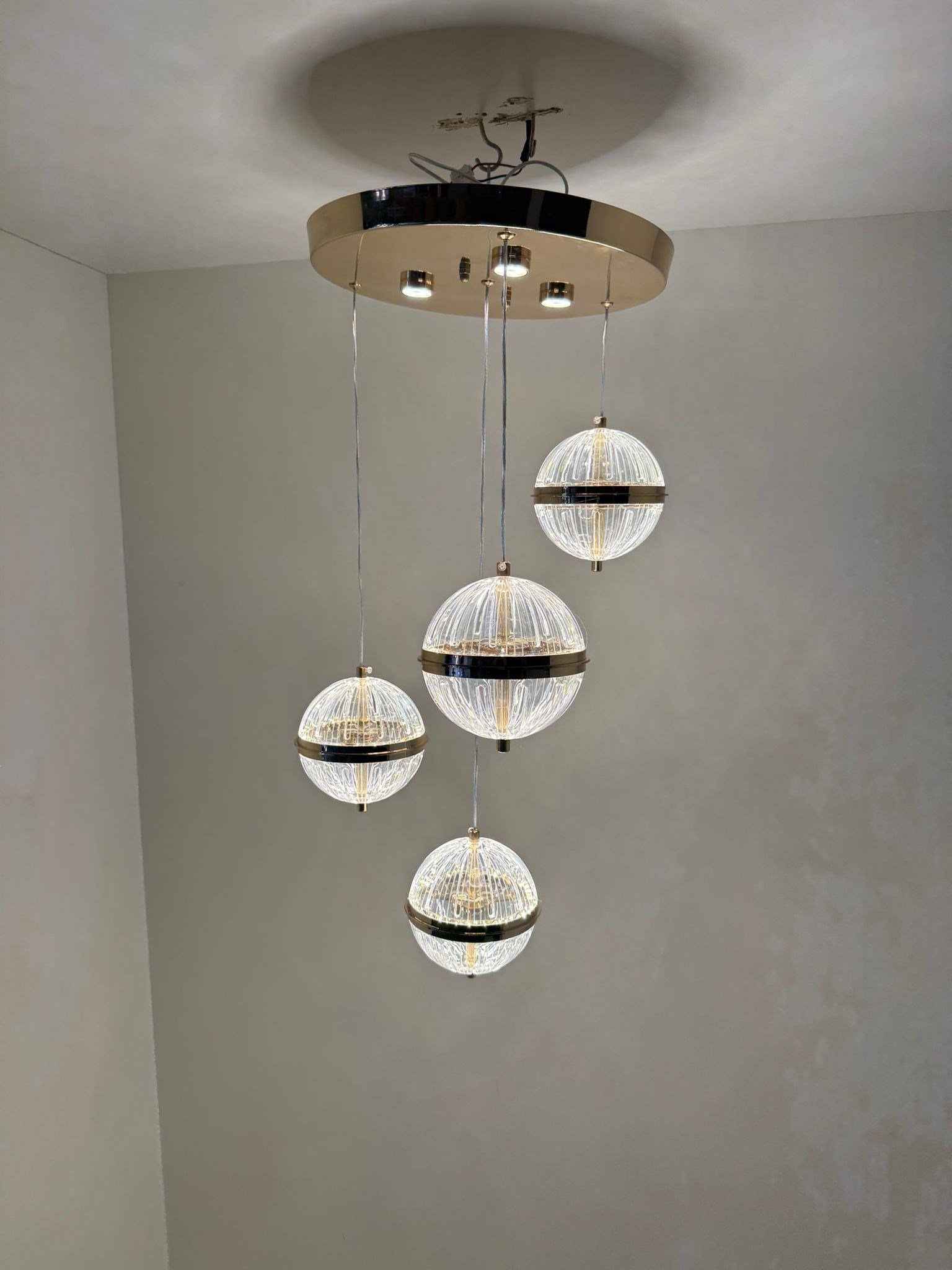 LEDLİ AVİZE GALAXY 3+1 Lİ 15MM YUVARLAK GOLD