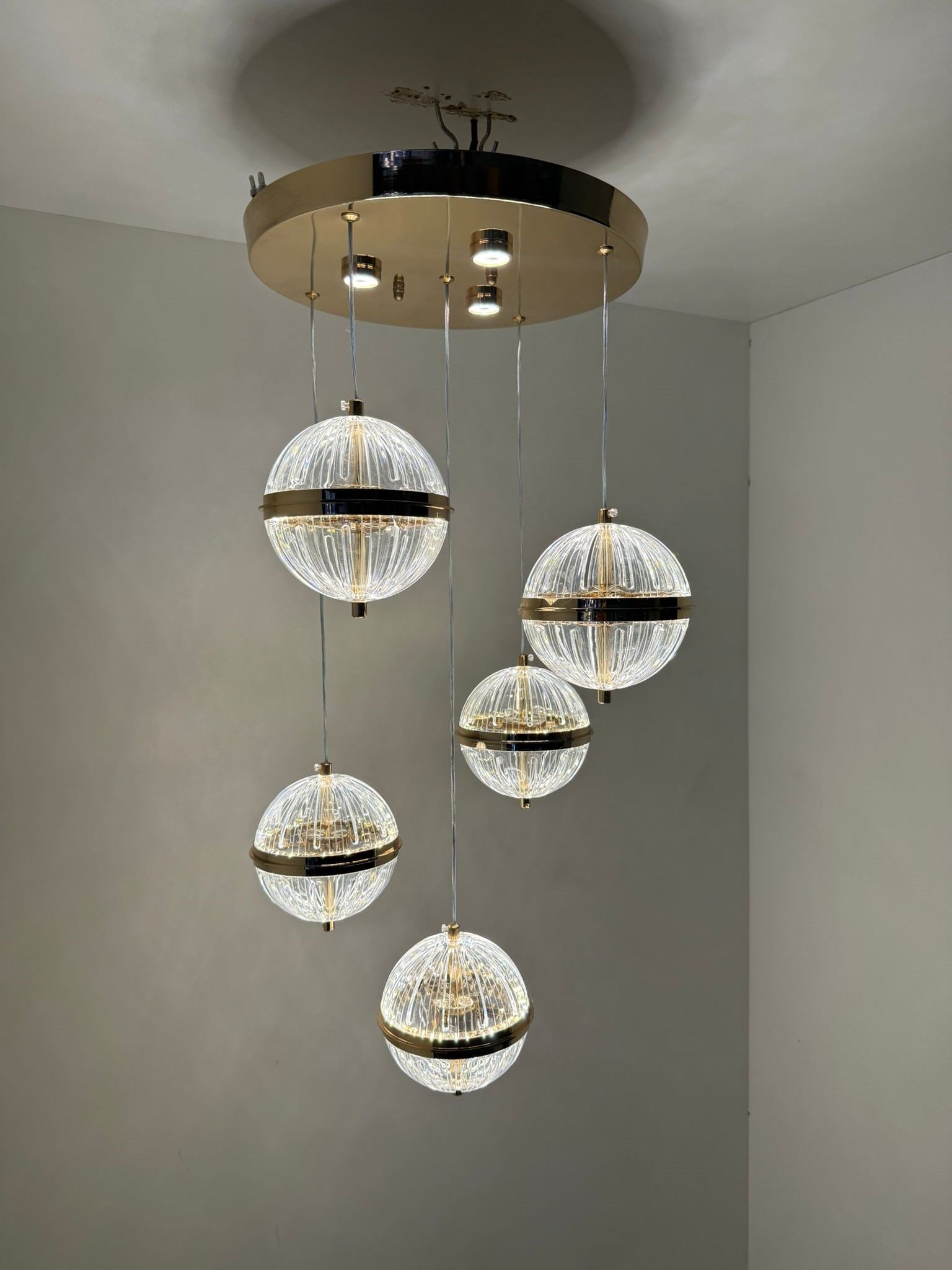 LEDLİ AVİZE GALAXY 4+1 Lİ 15MM YUVARLAK GOLD