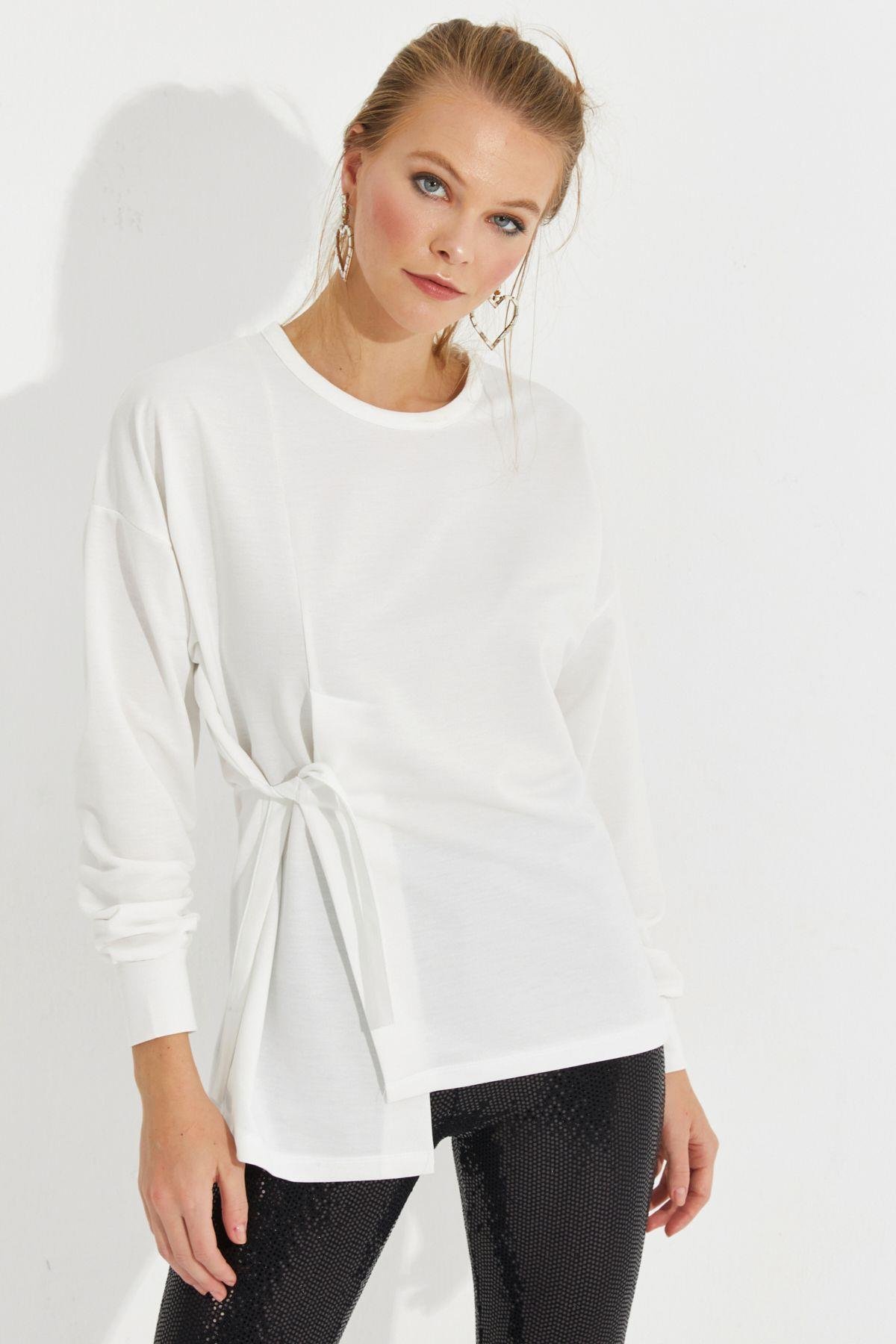 Kadın Beyaz Bağlamalı Sweatshirt Yİ2493