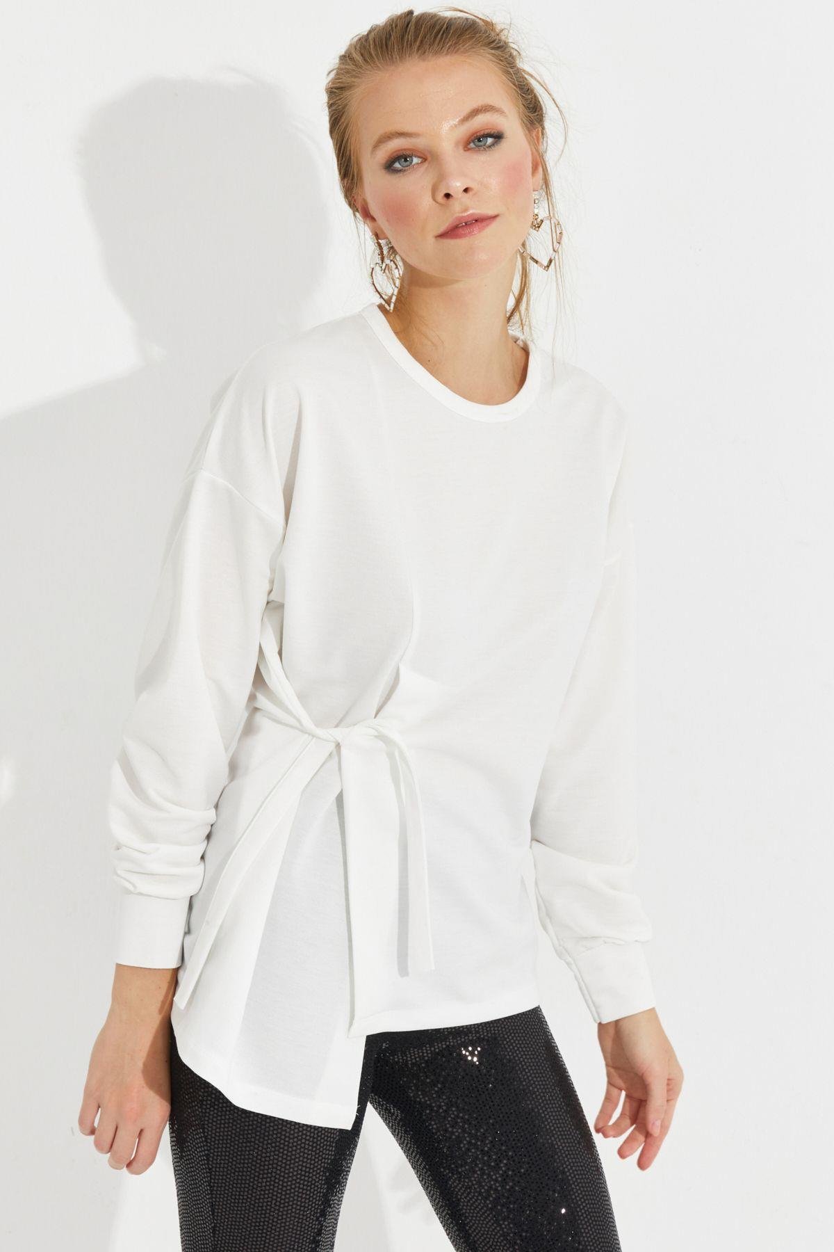 Kadın Beyaz Bağlamalı Sweatshirt Yİ2493