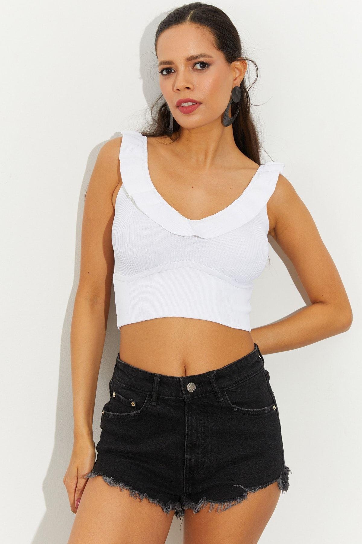 Kadın Beyaz Fırfırlı Triko Crop Bluz SMT210