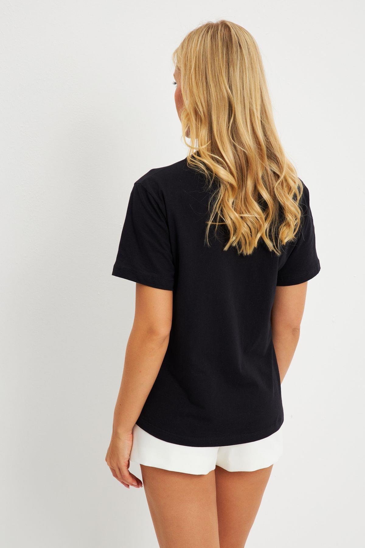 Kadın Beyaz Gül Aksesuarlı T-Shirt SF12740