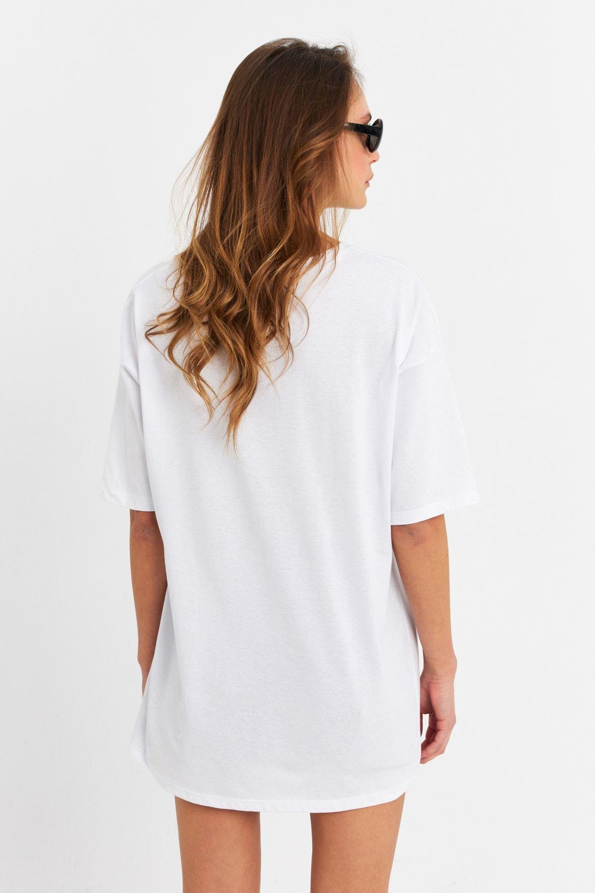 Kadın Beyaz Kalp Nakışlı T-Shirt TF76