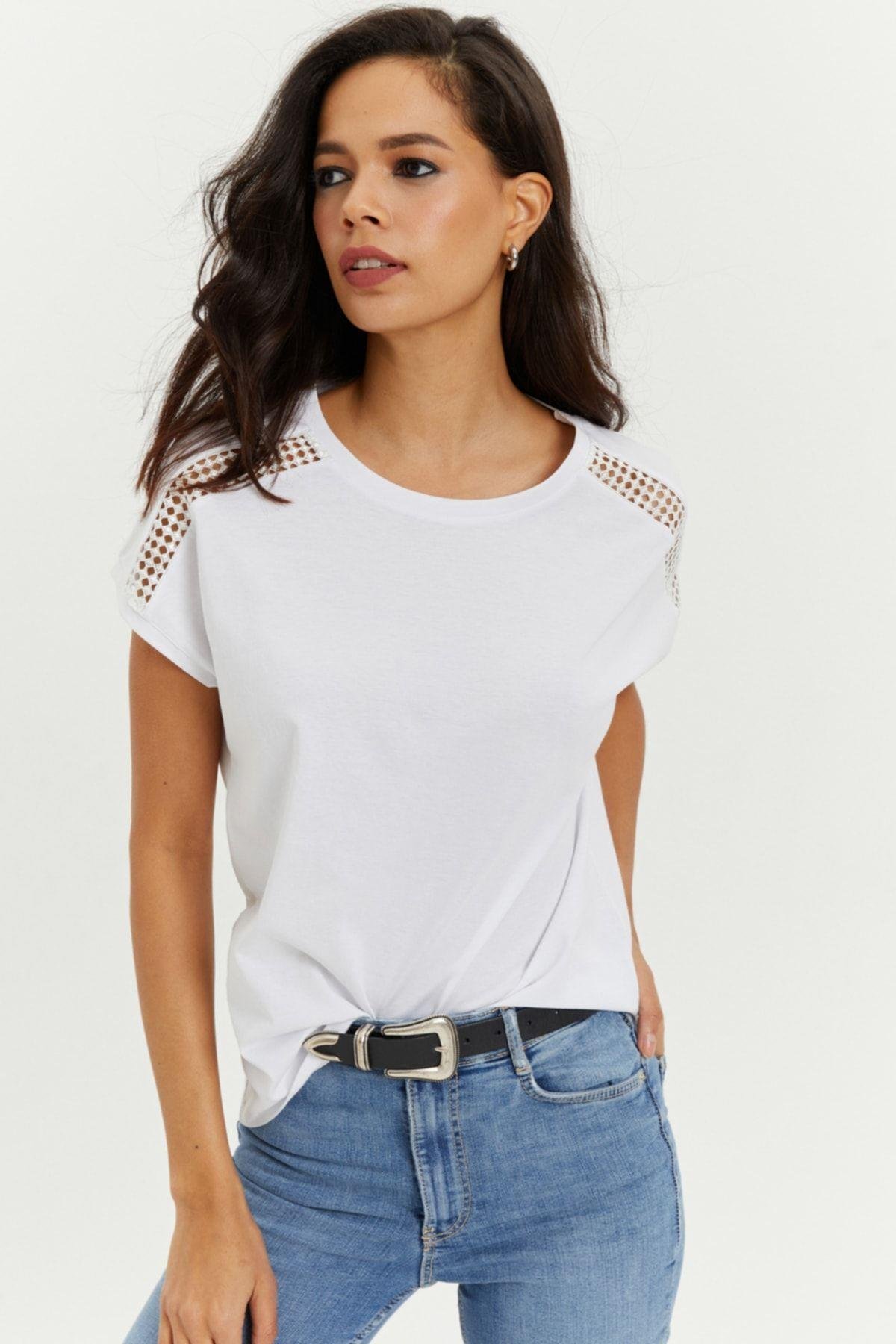 Kadın Beyaz Omuzları Dantel Salaş T-Shirt Yİ2442