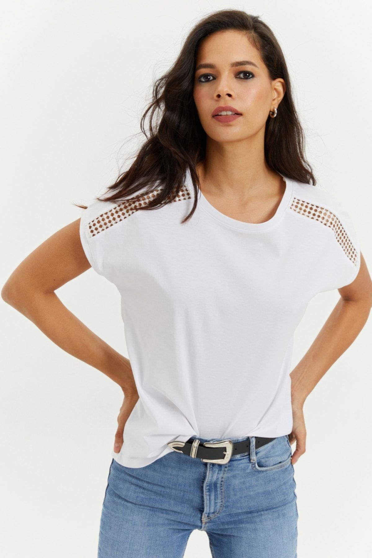 Kadın Beyaz Omuzları Dantel Salaş T-Shirt Yİ2442