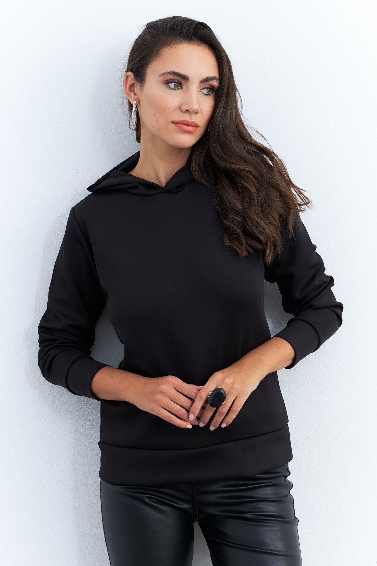 Kadın Beyaz Sırt Dekolteli Taşlı Sweatshirt BTH15
