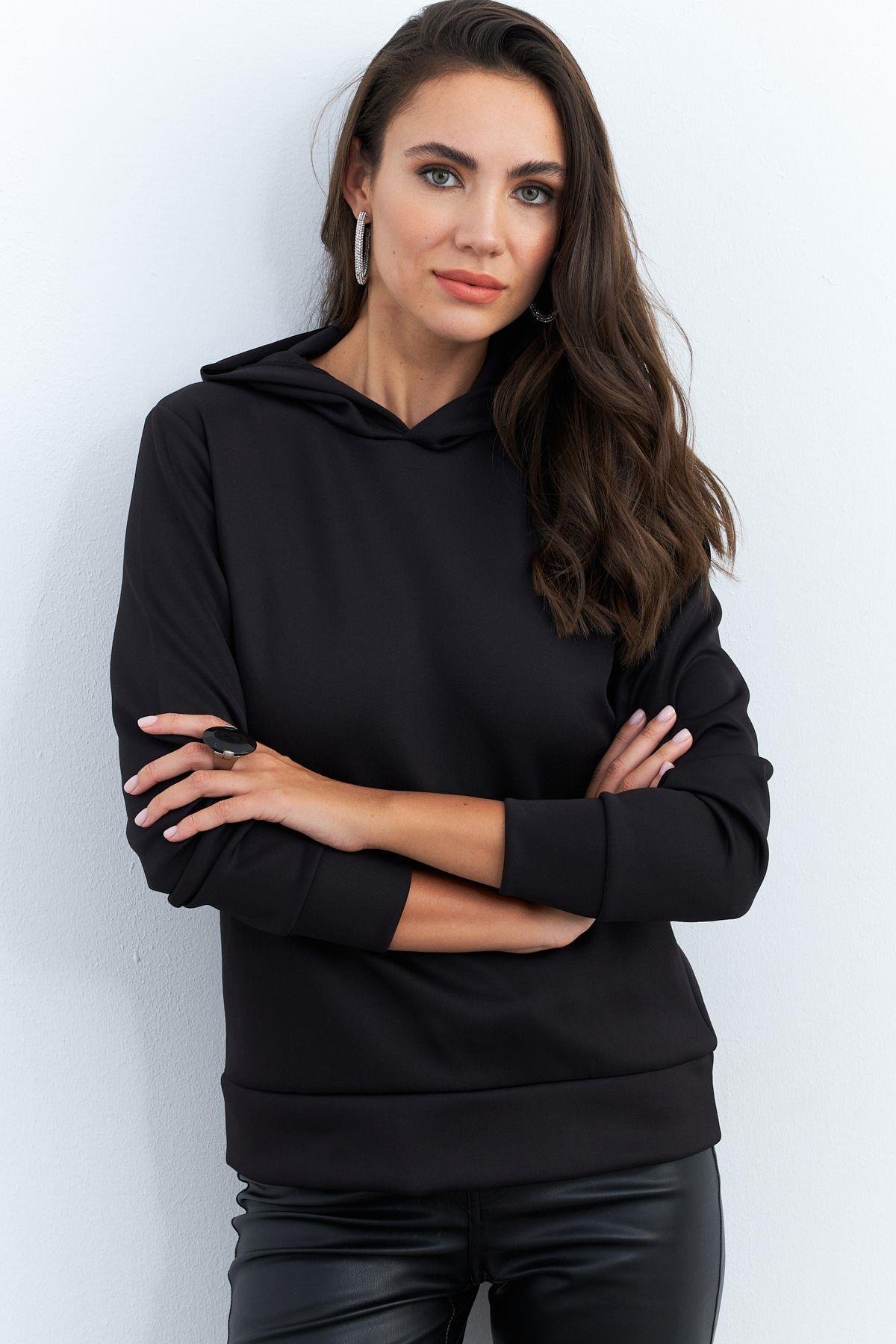 Kadın Beyaz Sırt Dekolteli Taşlı Sweatshirt BTH15
