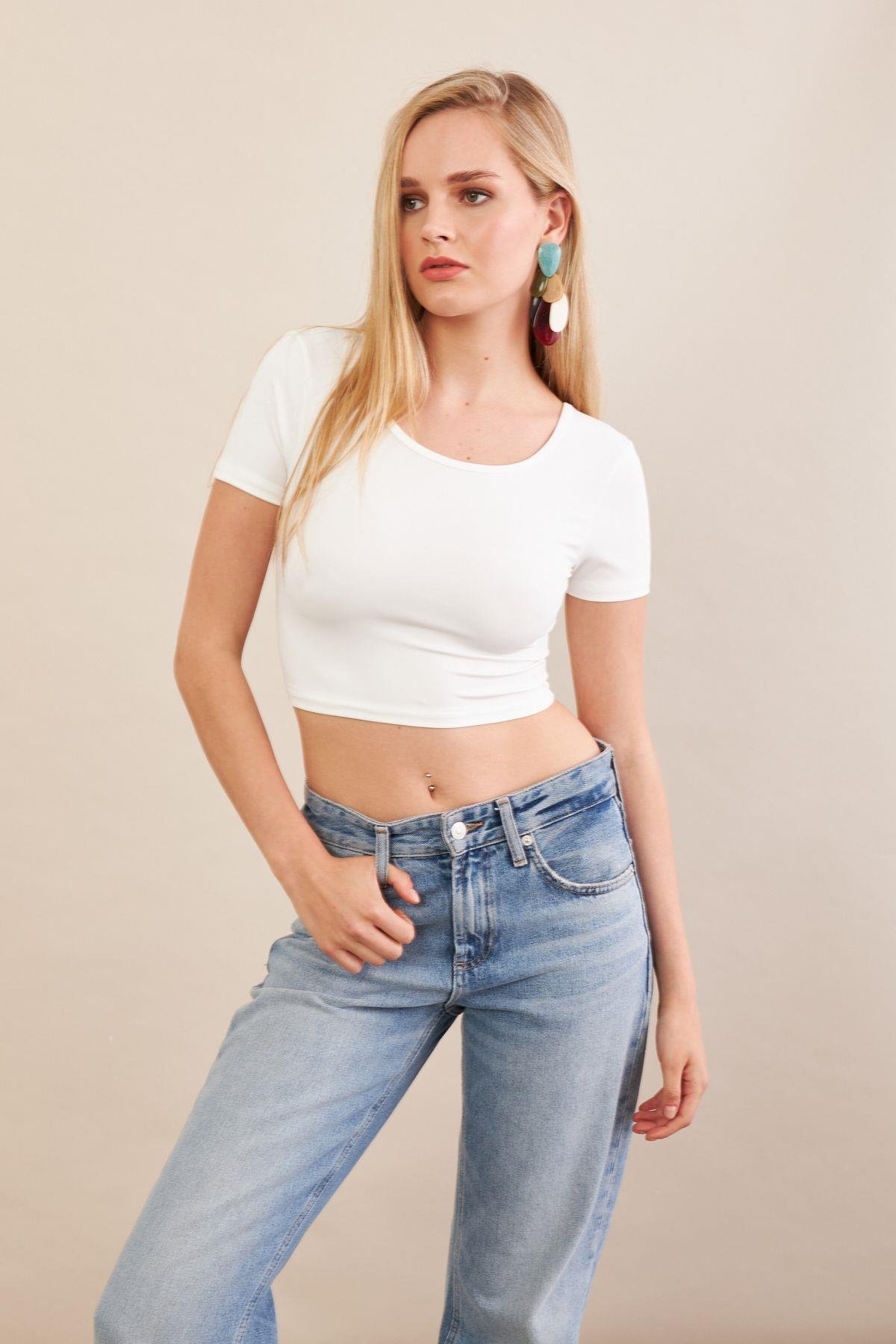 Kadın Beyaz Sırtı Açık Crop Bluz AN6038