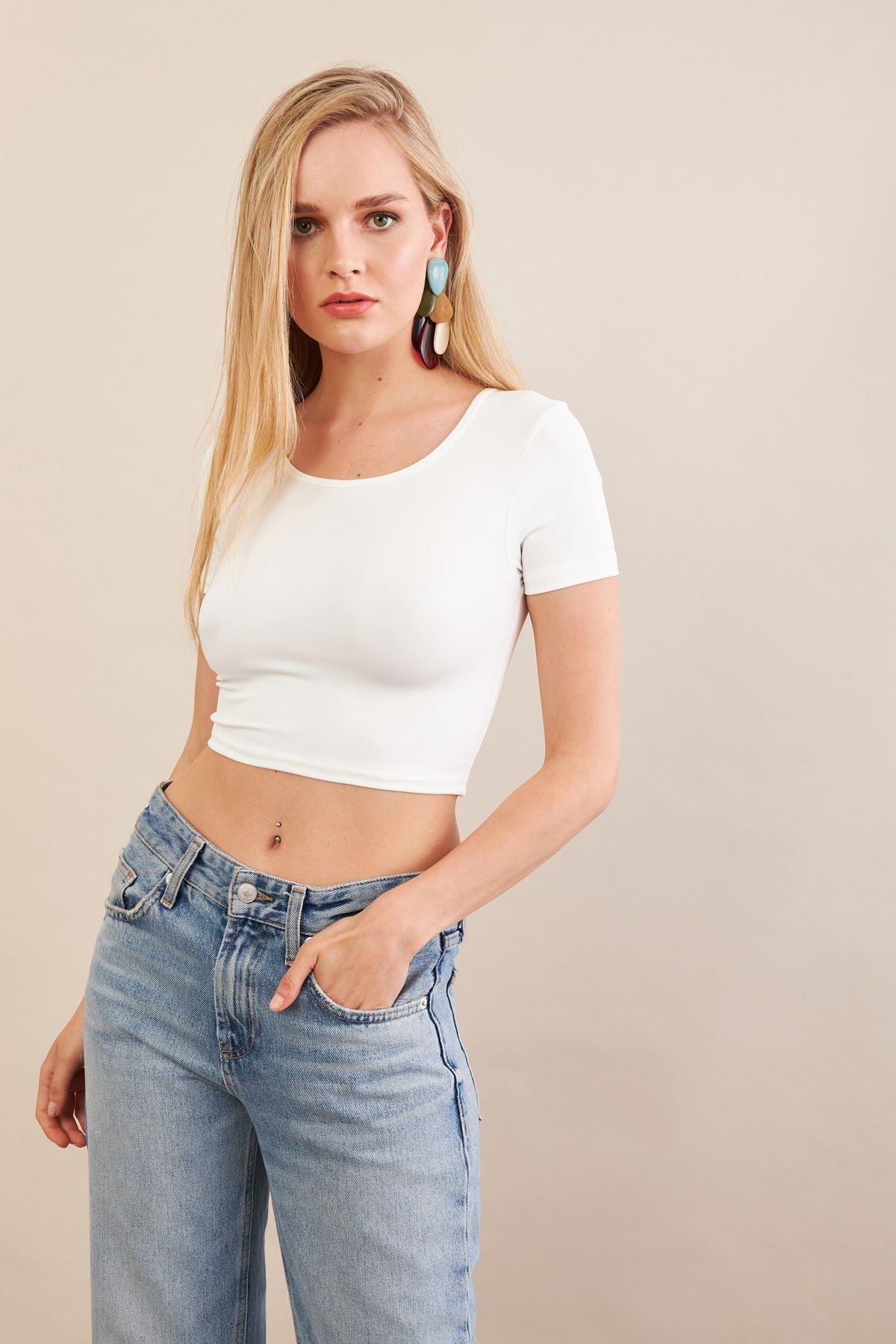 Kadın Beyaz Sırtı Açık Crop Bluz AN6038