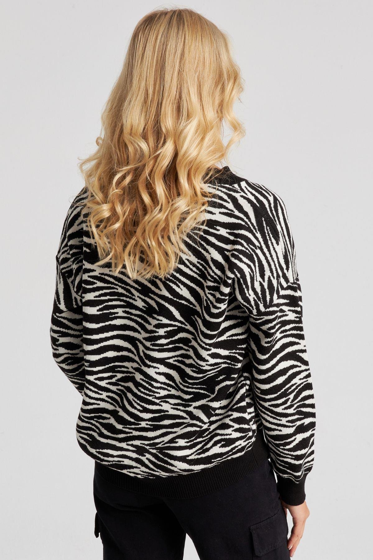 Kadın Beyaz Zebra Desenli Triko Kazak YZ521