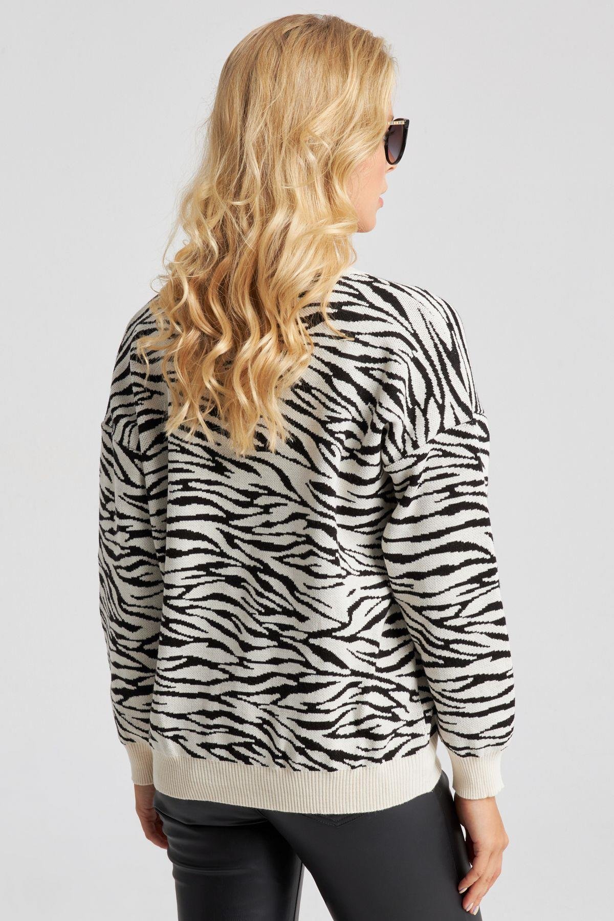 Kadın Beyaz Zebra Desenli Triko Kazak YZ521