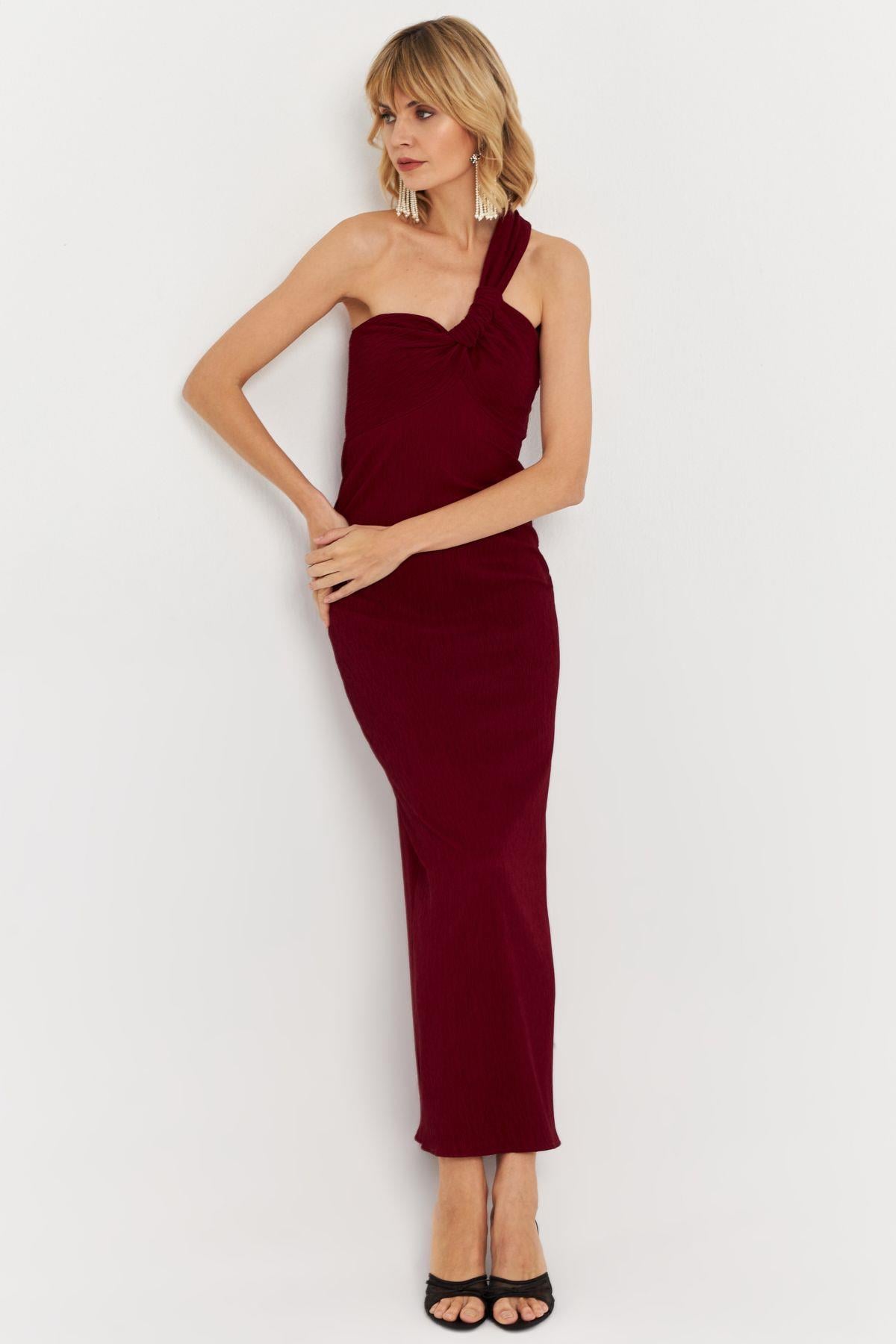Kadın Bordo Asimetrik Yaka Maxi Elbise NH25455