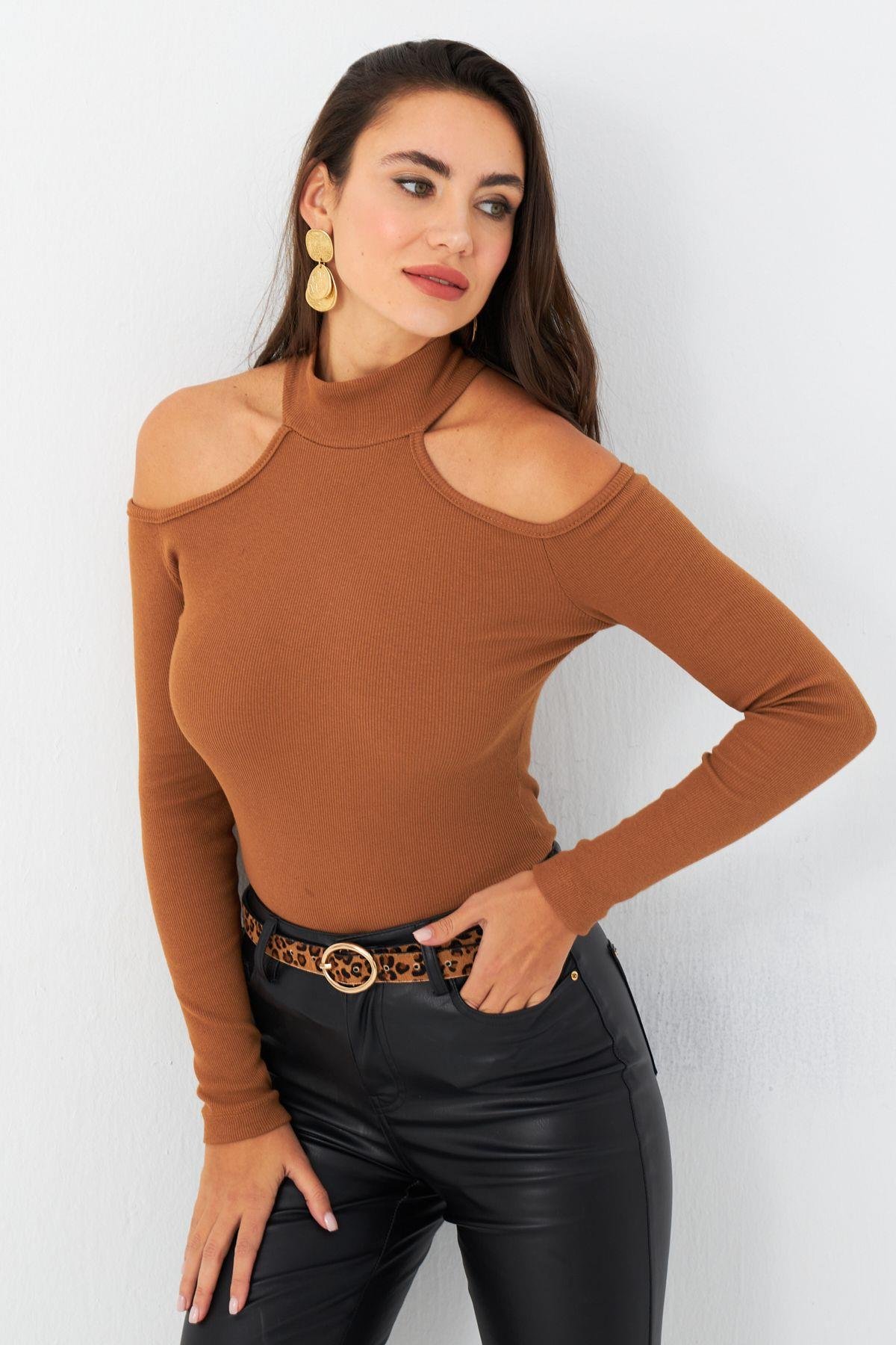 Kadın Camel Omuzları Açık Kaşkorse Bluz EY2590