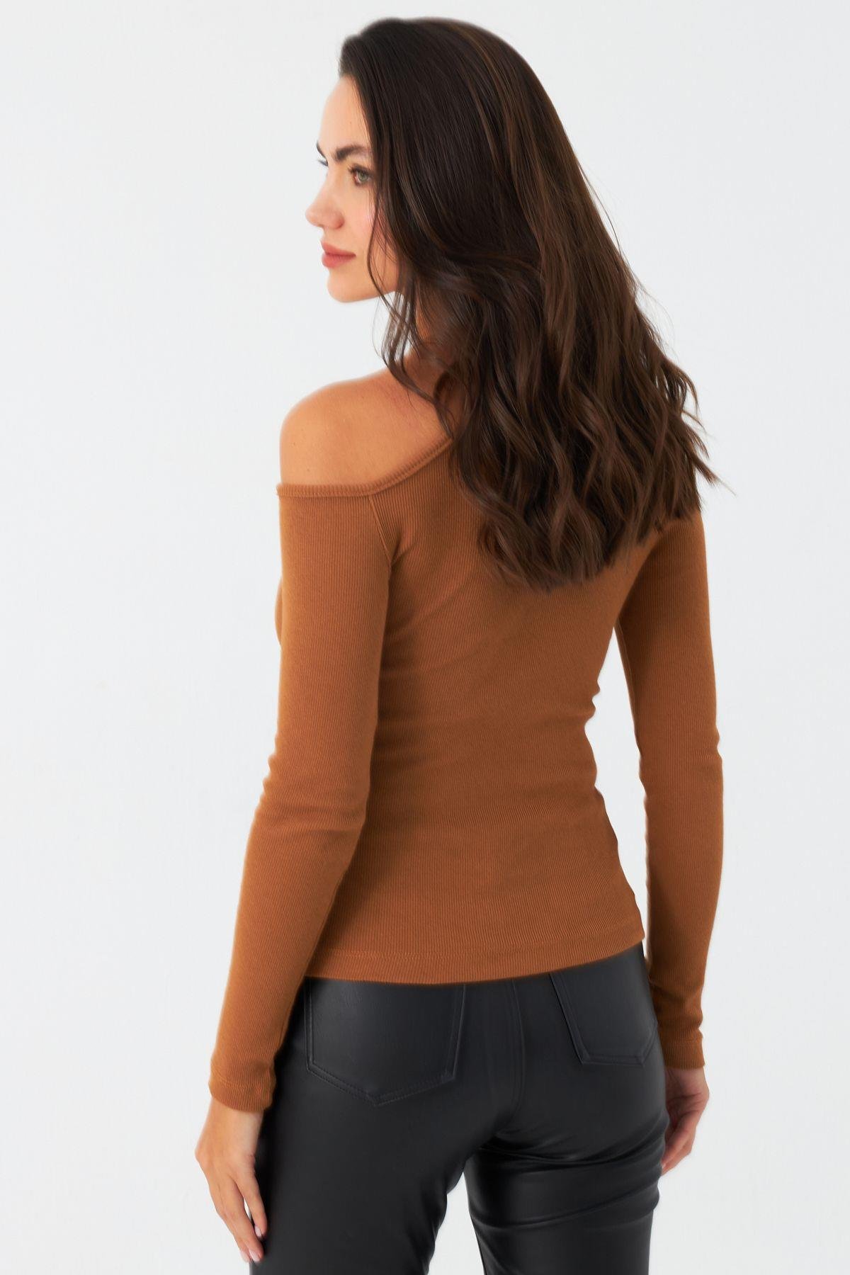 Kadın Camel Omuzları Açık Kaşkorse Bluz EY2590