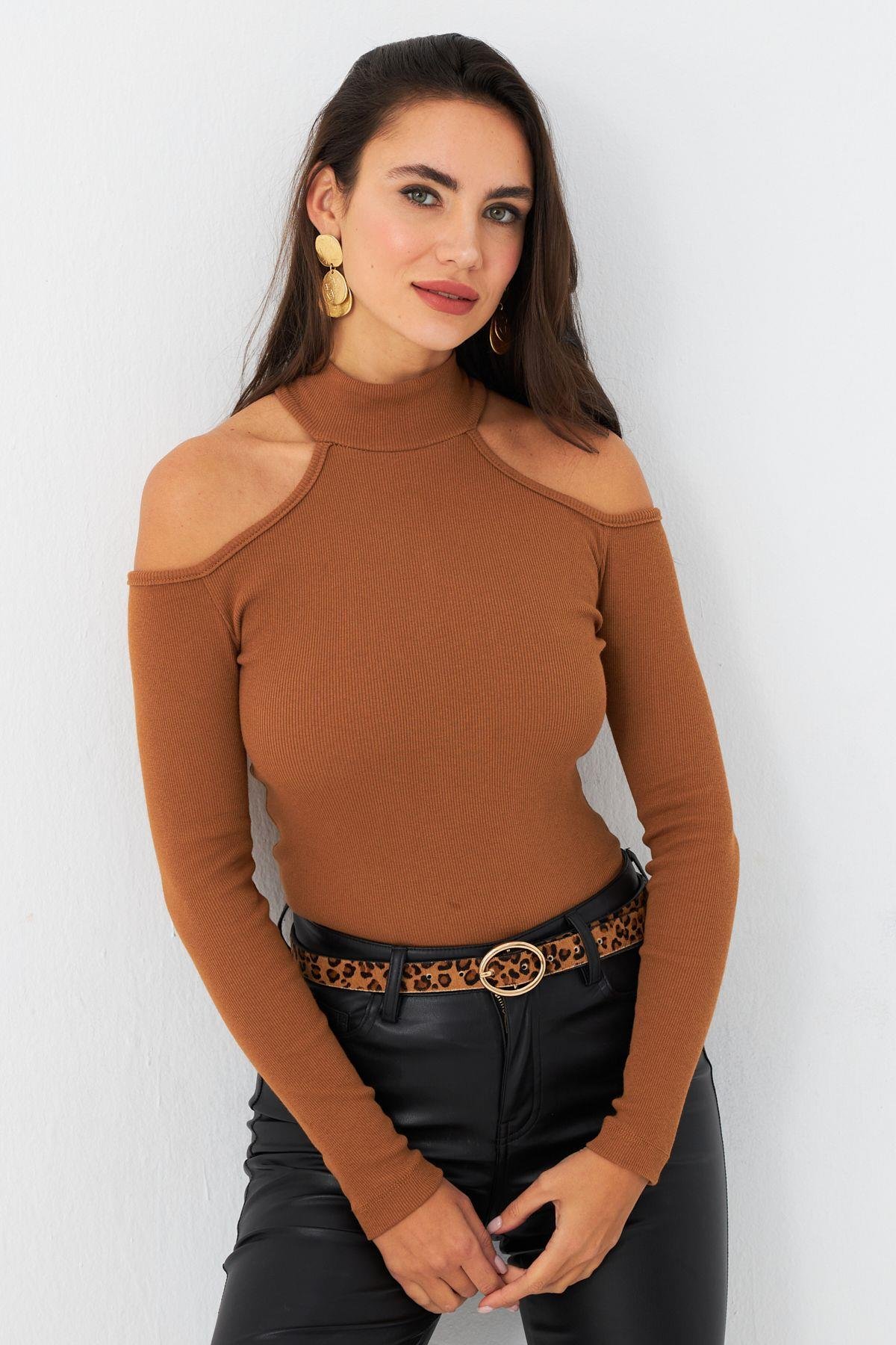 Kadın Camel Omuzları Açık Kaşkorse Bluz EY2590