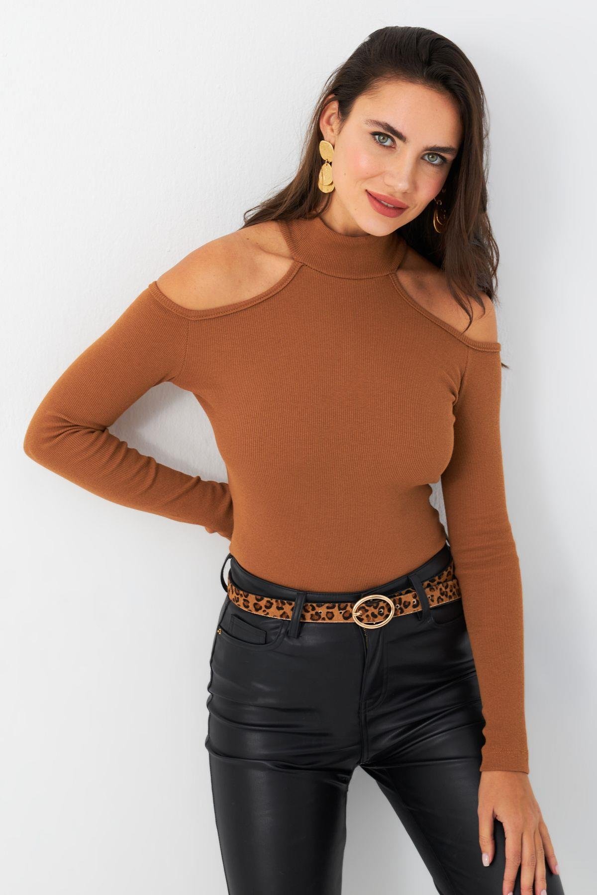 Kadın Camel Omuzları Açık Kaşkorse Bluz EY2590