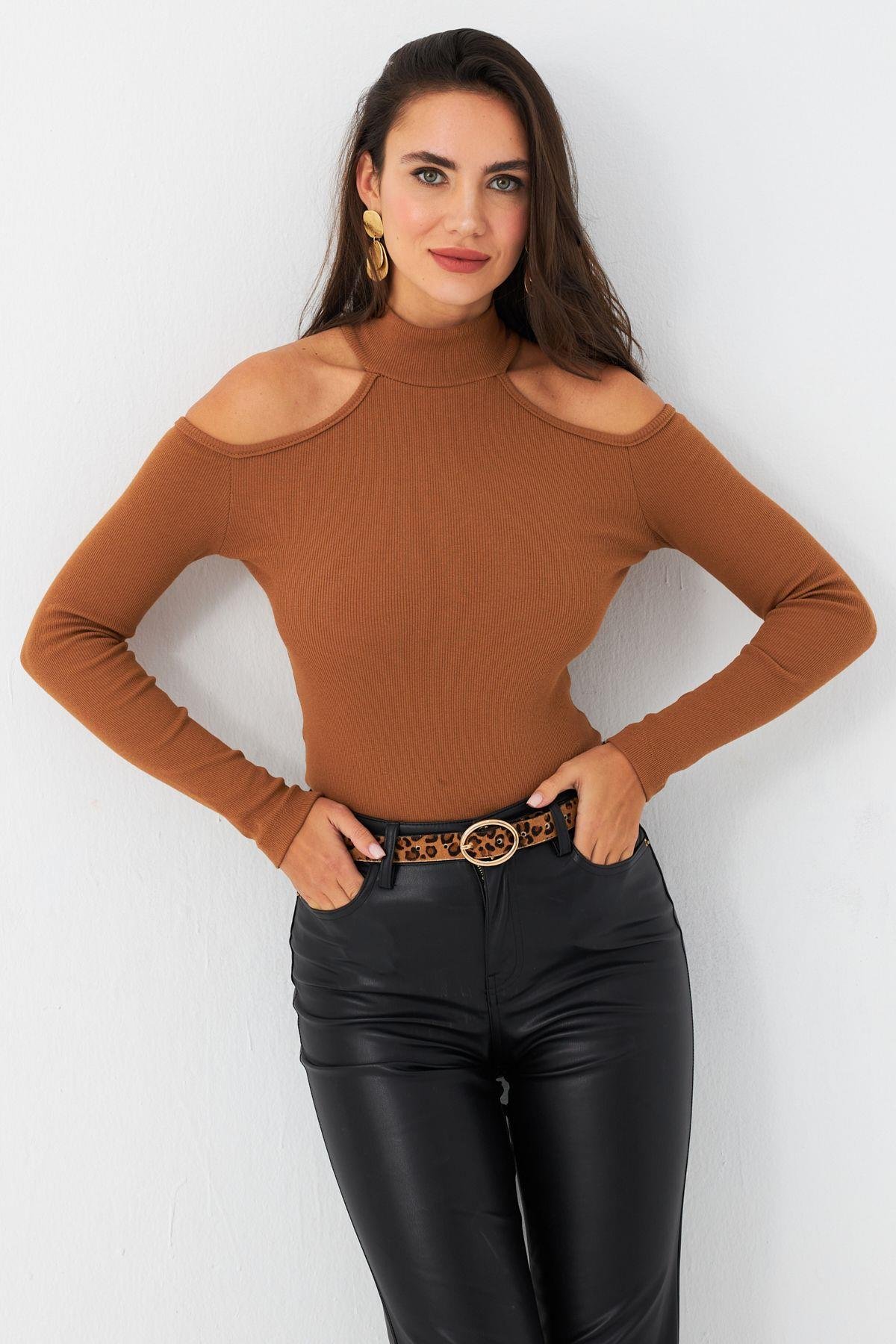 Kadın Camel Omuzları Açık Kaşkorse Bluz EY2590