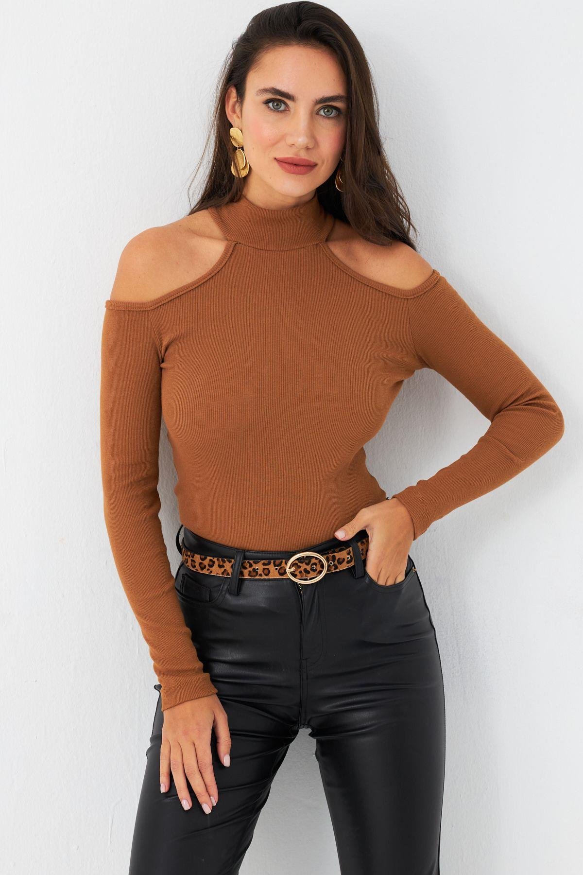 Kadın Camel Omuzları Açık Kaşkorse Bluz EY2590