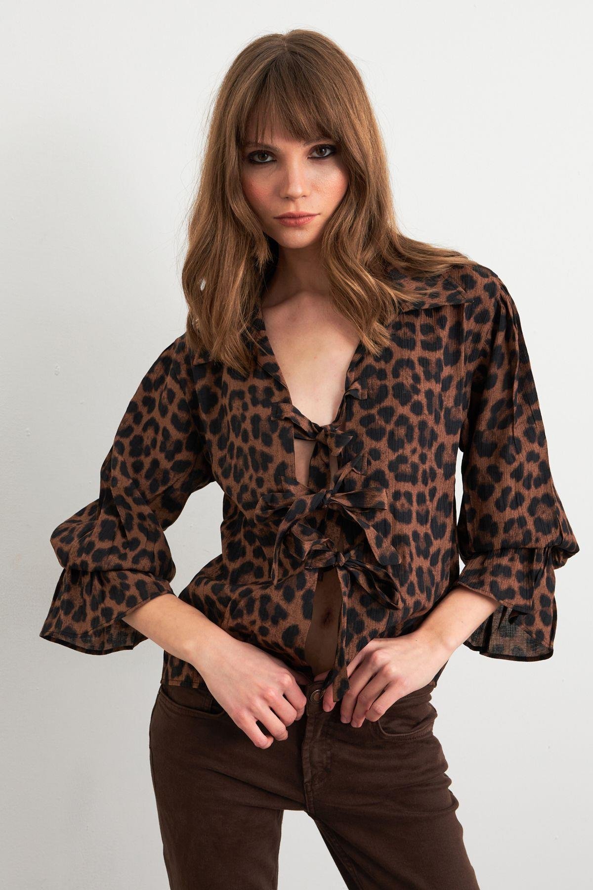 Kadın Camel-Siyah Bağlama Detaylı Leopar Gömlek FS9340