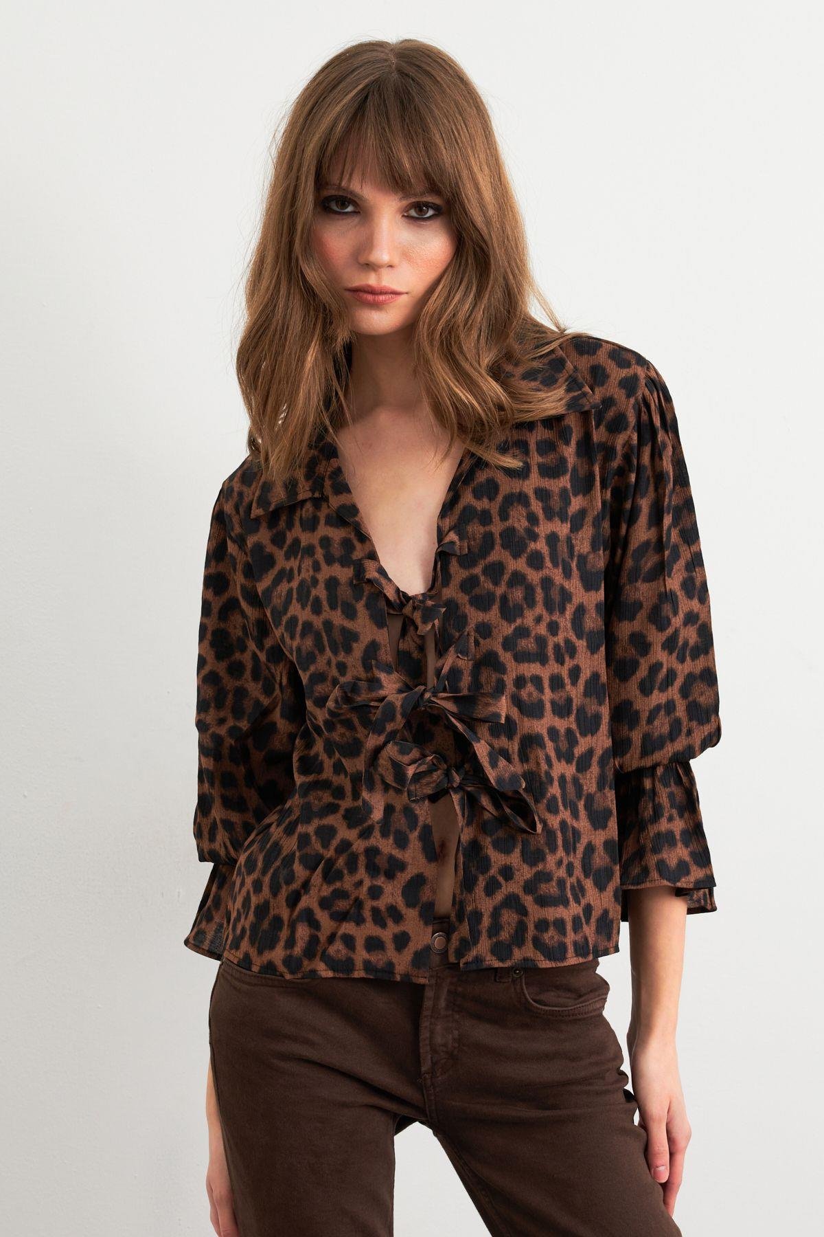 Kadın Camel-Siyah Bağlama Detaylı Leopar Gömlek FS9340