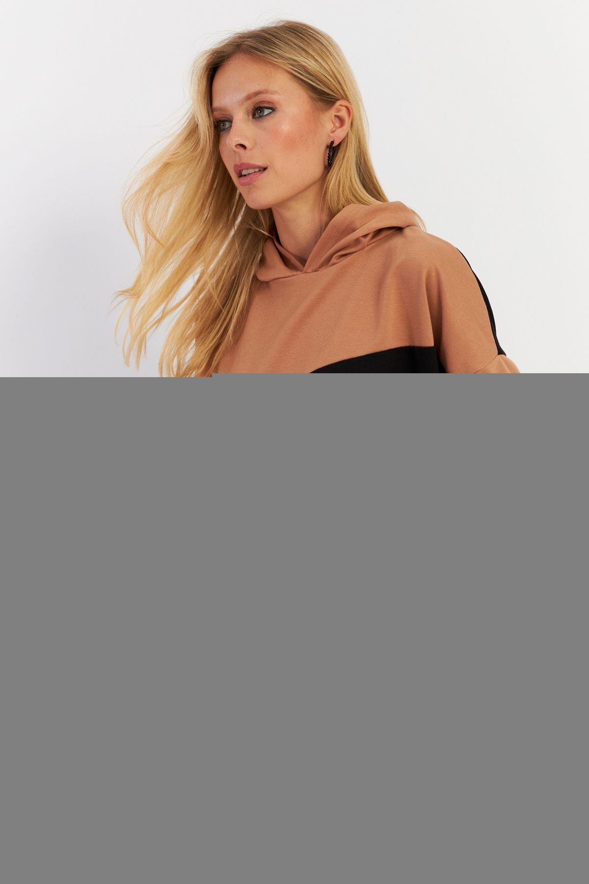 Kadın Camel-Siyah Renk Bloklu Kapüşonlu Sweatshirt DA148