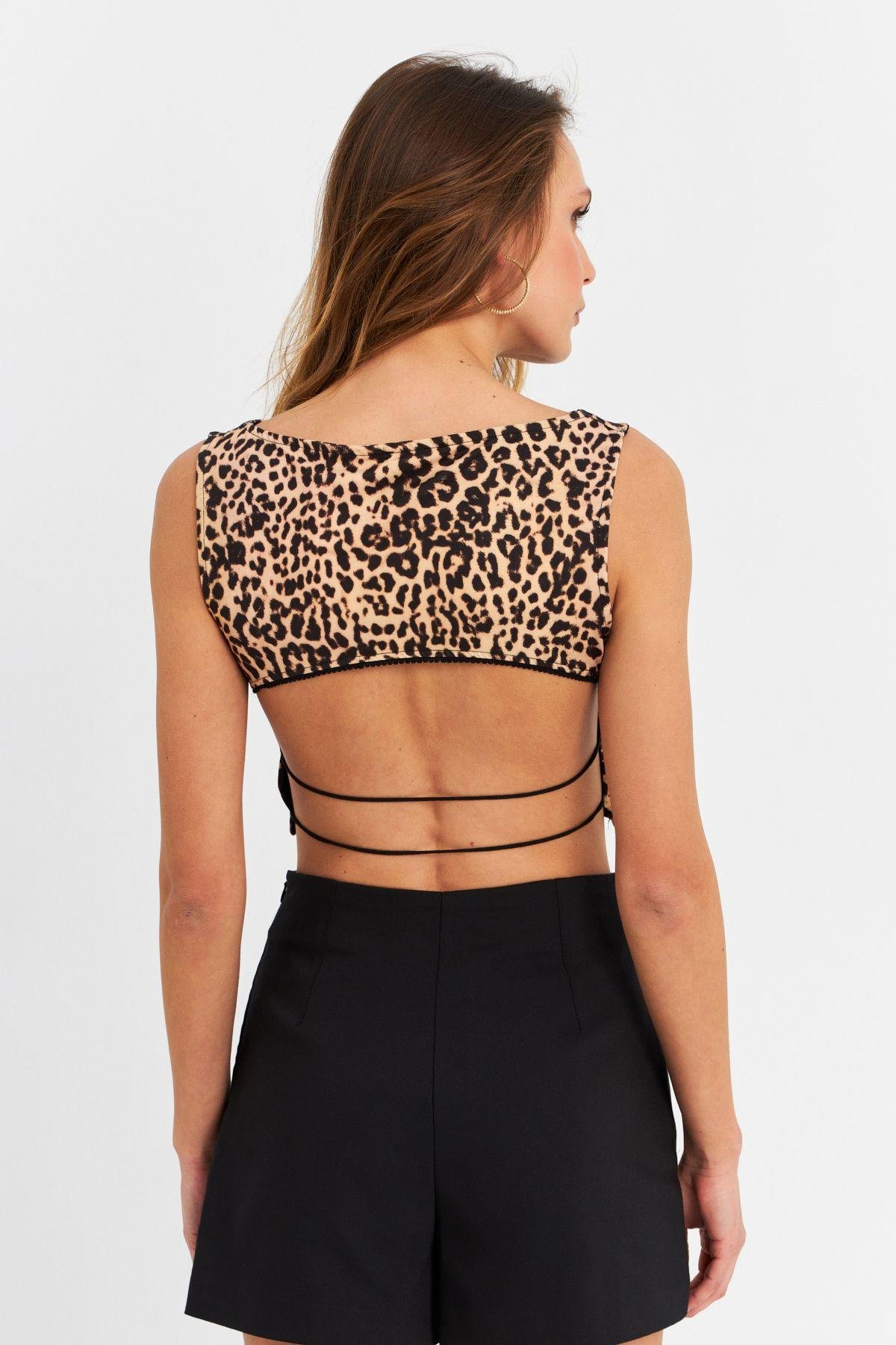 Kadın Camel-Siyah Sırtı Açık Leopar Crop Bluz ZH138