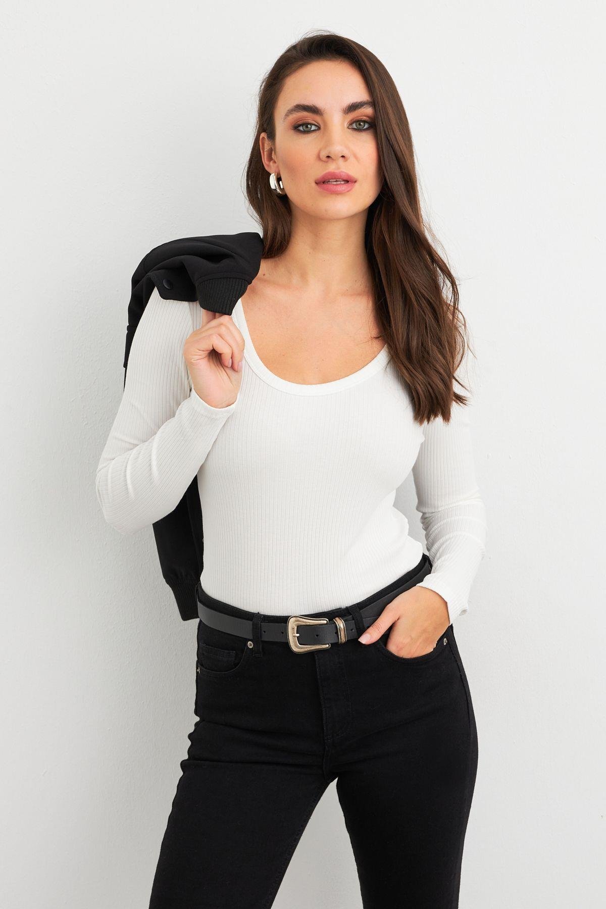 Kadın Ekru Basic Bluz AYD402