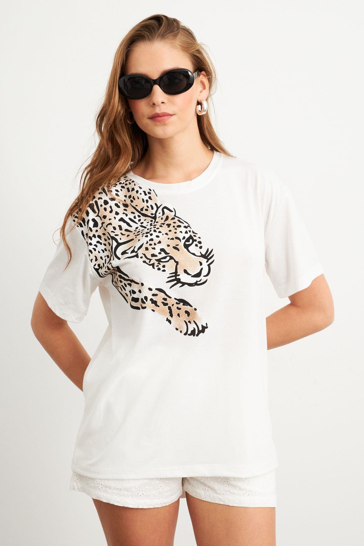 Kadın Ekru Leopar Baskılı T-Shirt FİR2137