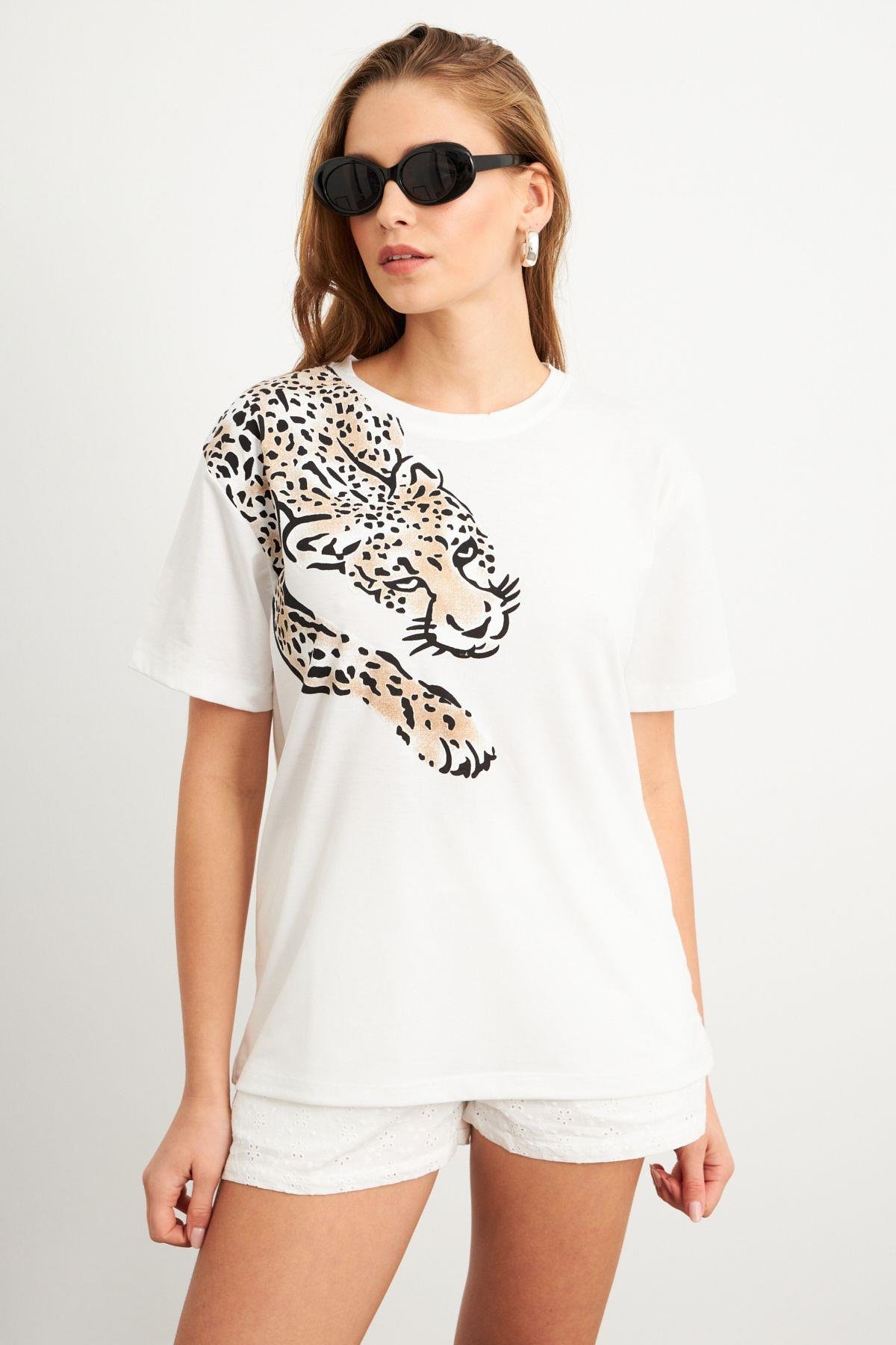 Kadın Ekru Leopar Baskılı T-Shirt FİR2137