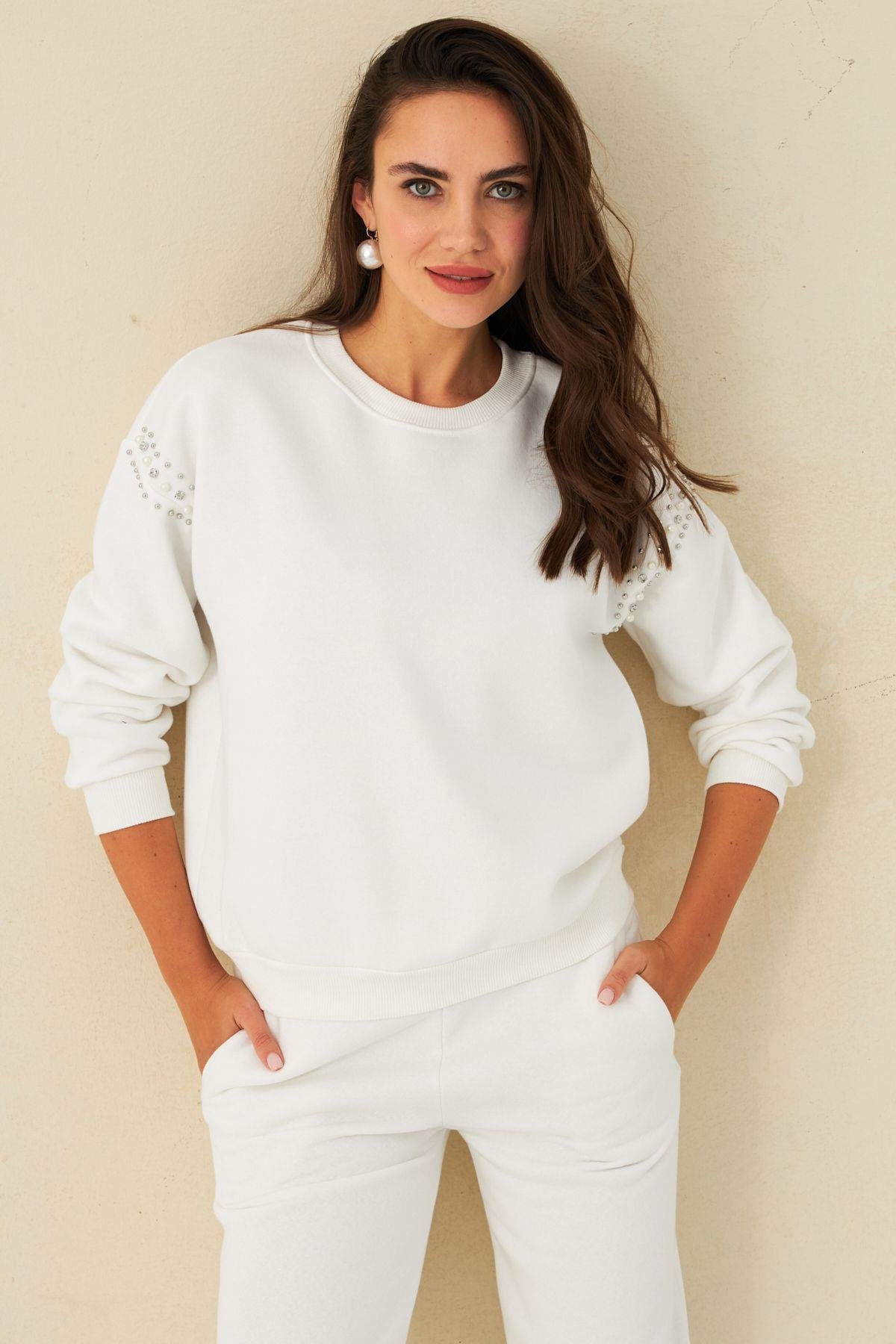 Kadın Ekru Omuzları İnci Detaylı Sweatshirt DY1424