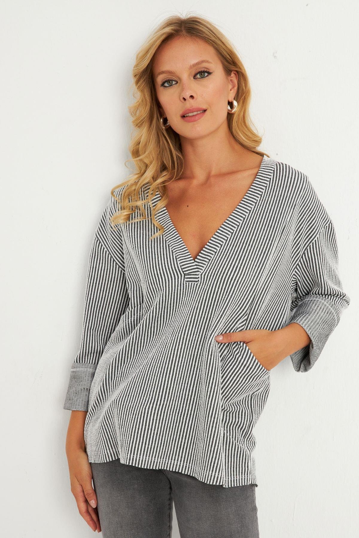 Kadın Gri Çizgili Cepli Sweatshirt TF01