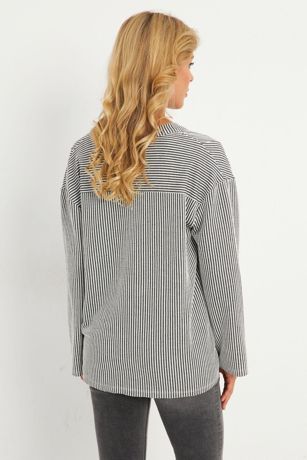 Kadın Gri Çizgili Cepli Sweatshirt TF01