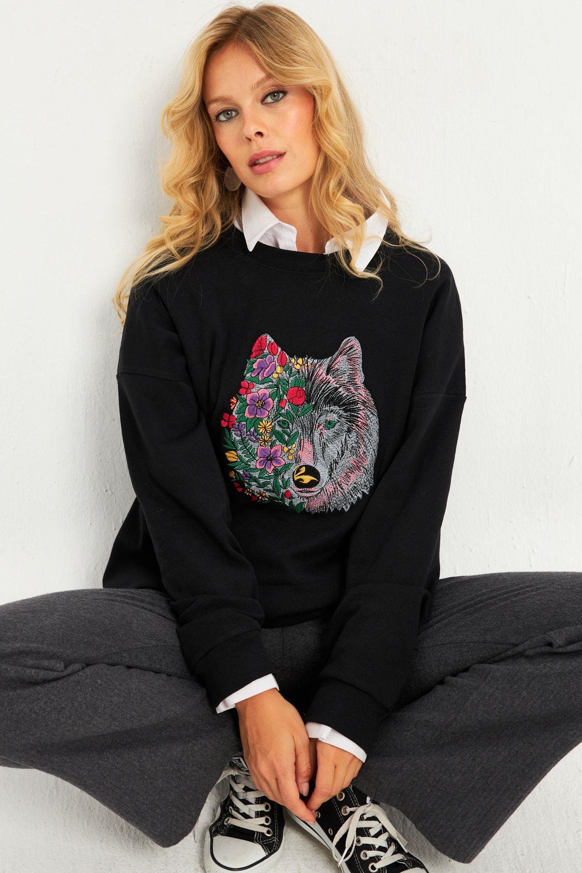 Kadın Gri-Fuşya Nakışlı Sweatshirt YLE20