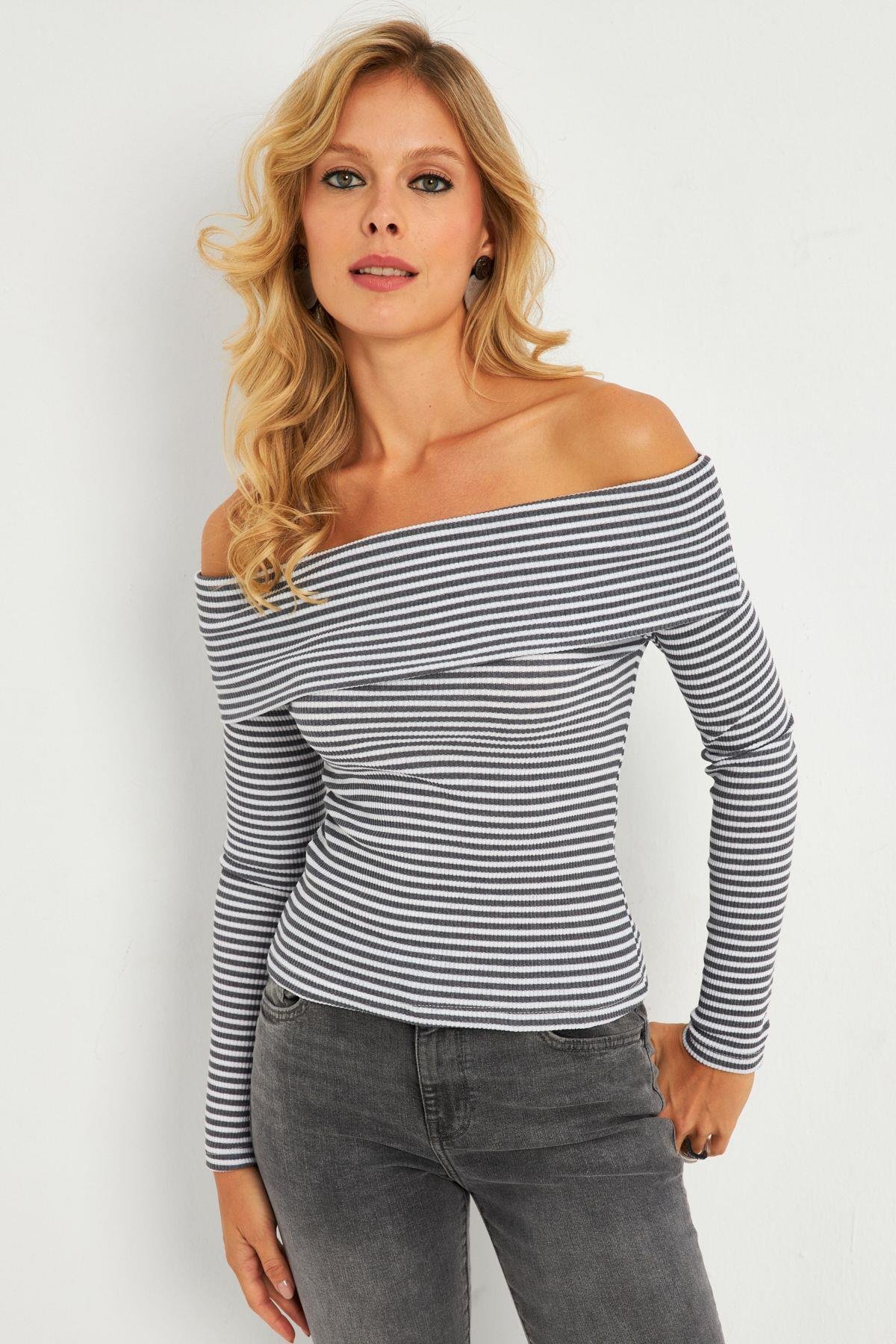 Kadın Gri Madonna Yaka Çizgili Bluz XL2400