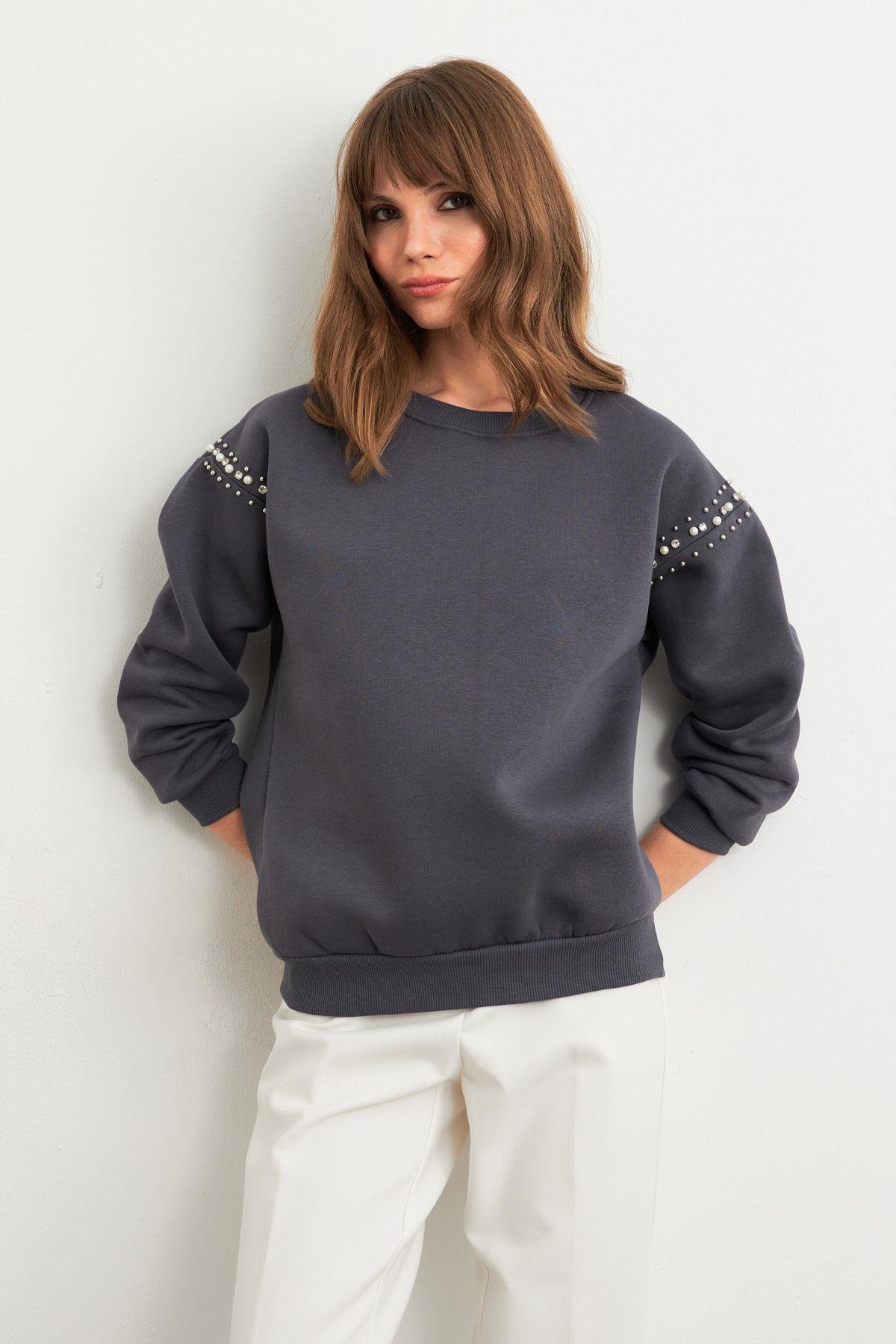 Kadın Gri Omuzları İnci Detaylı Sweatshirt MDY1424