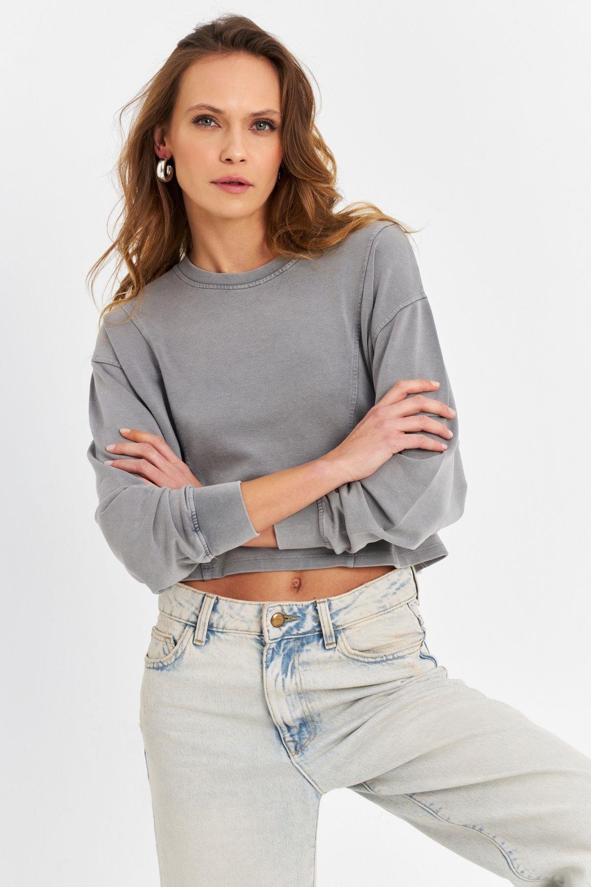 Kadın Gri Salaş Crop Sweatshirt ZH08
