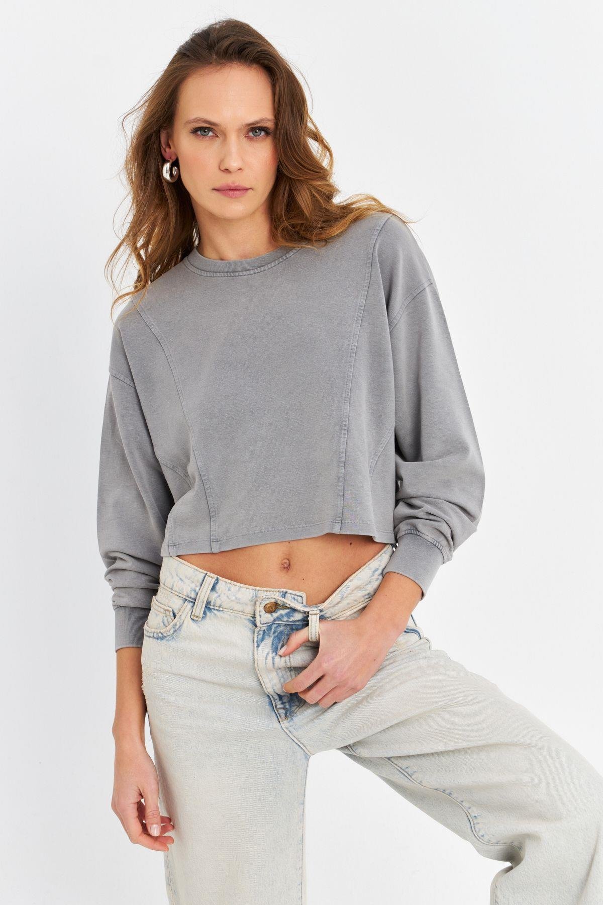 Kadın Gri Salaş Crop Sweatshirt ZH08